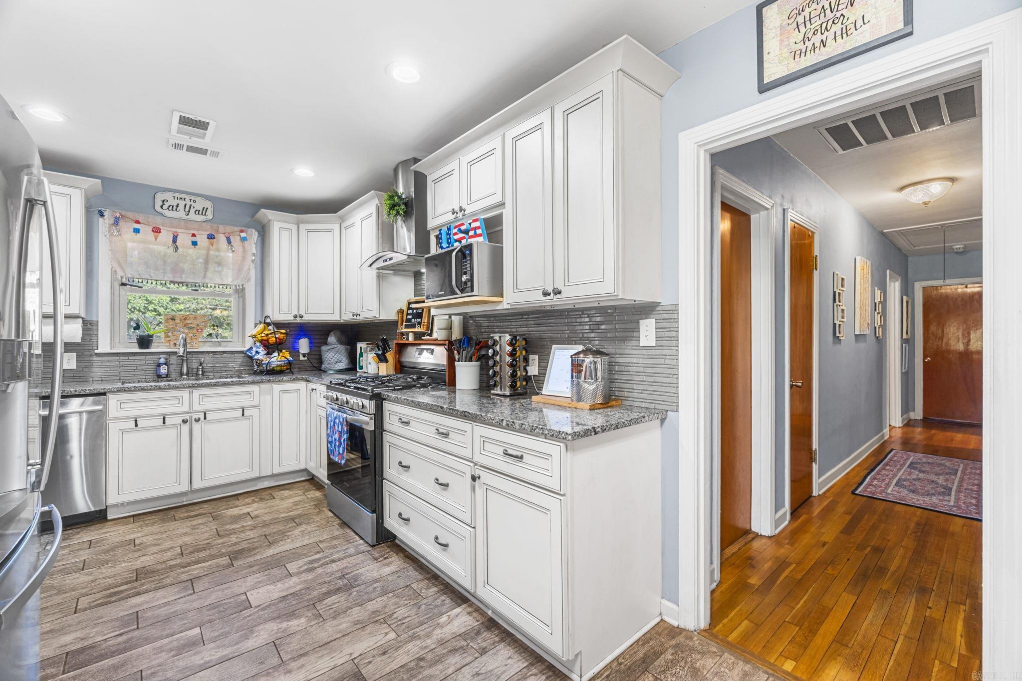 1325 Skyline Drive Property Photo 9