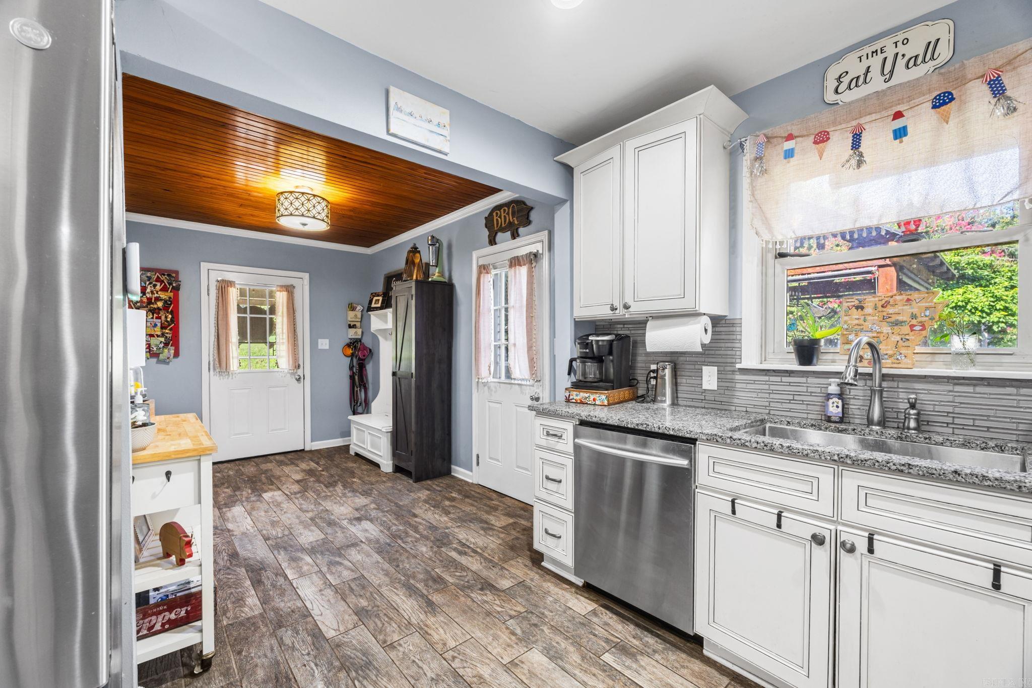1325 Skyline Drive Property Photo 11