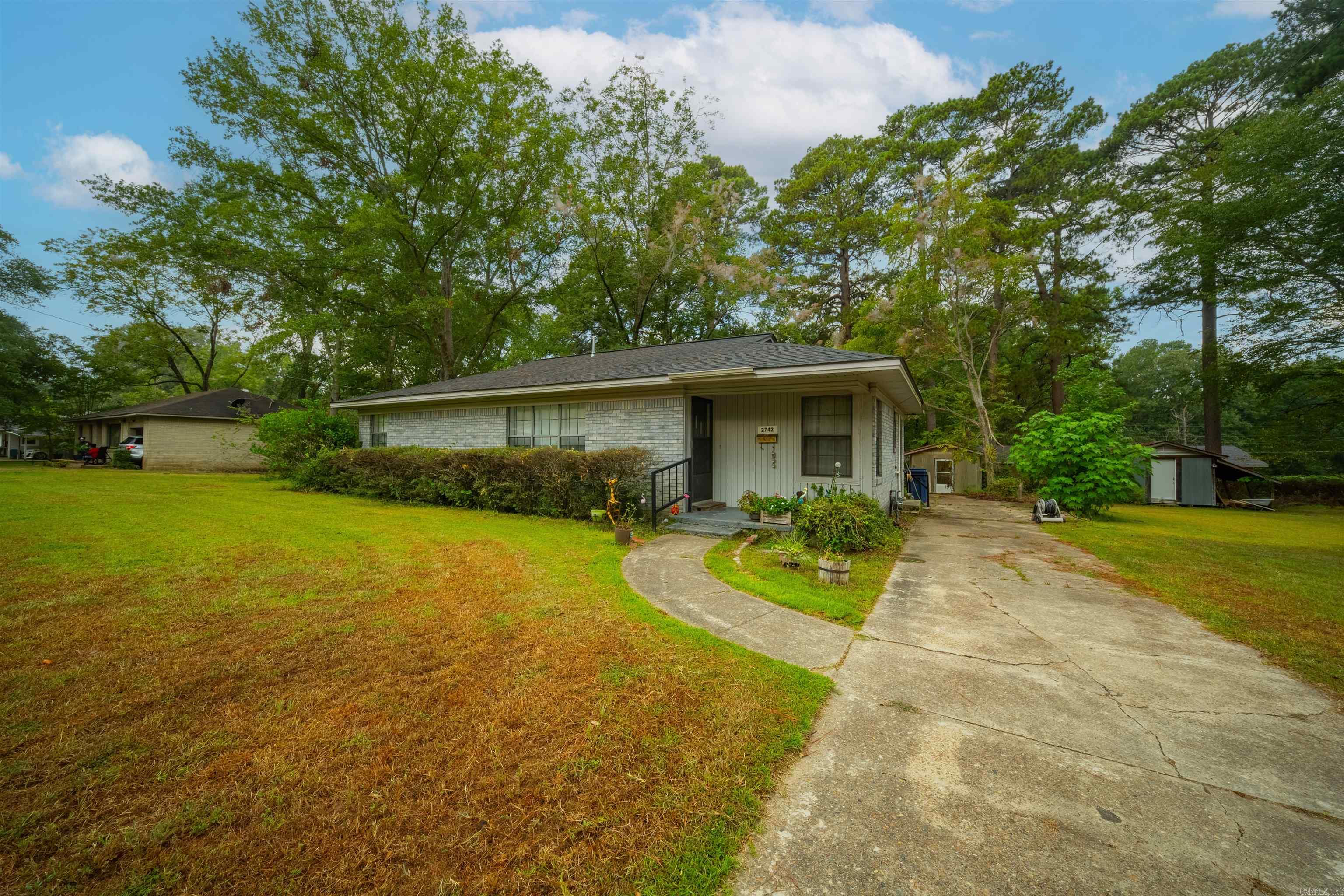 2742 Evergreen Avenue Property Photo 2