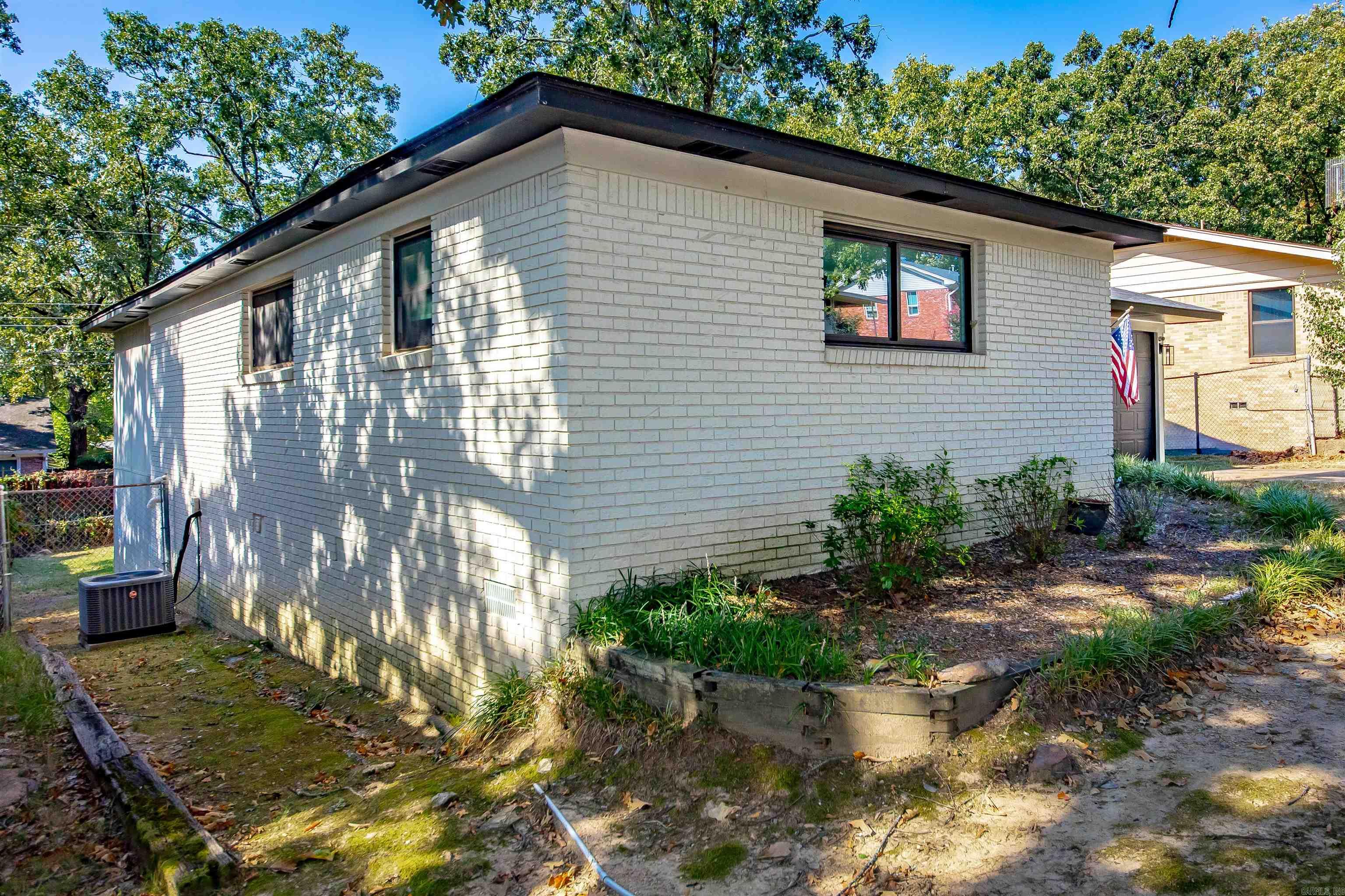 7503 L Street Property Photo 6