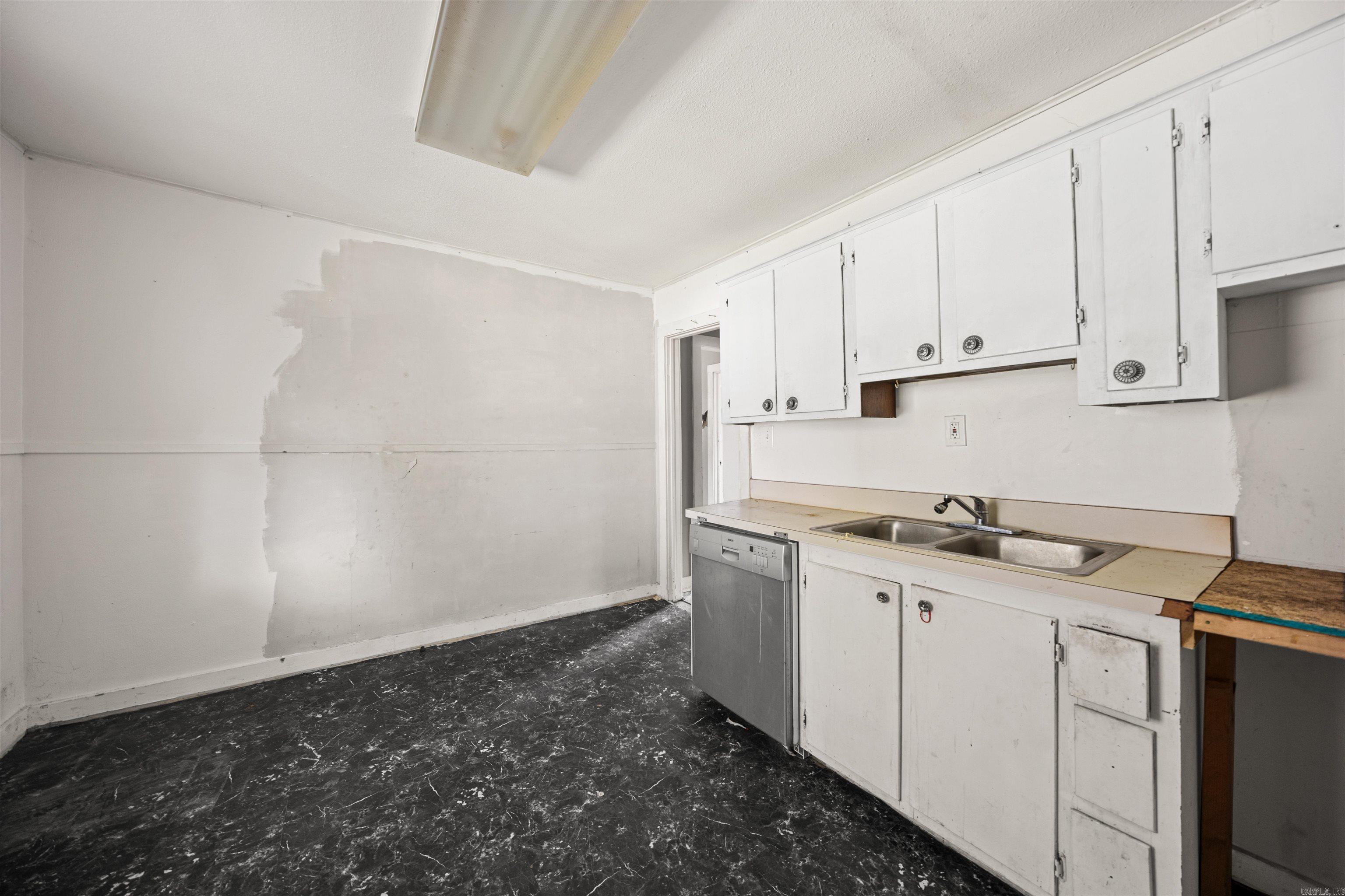 401 W Indiana Street Property Photo 7