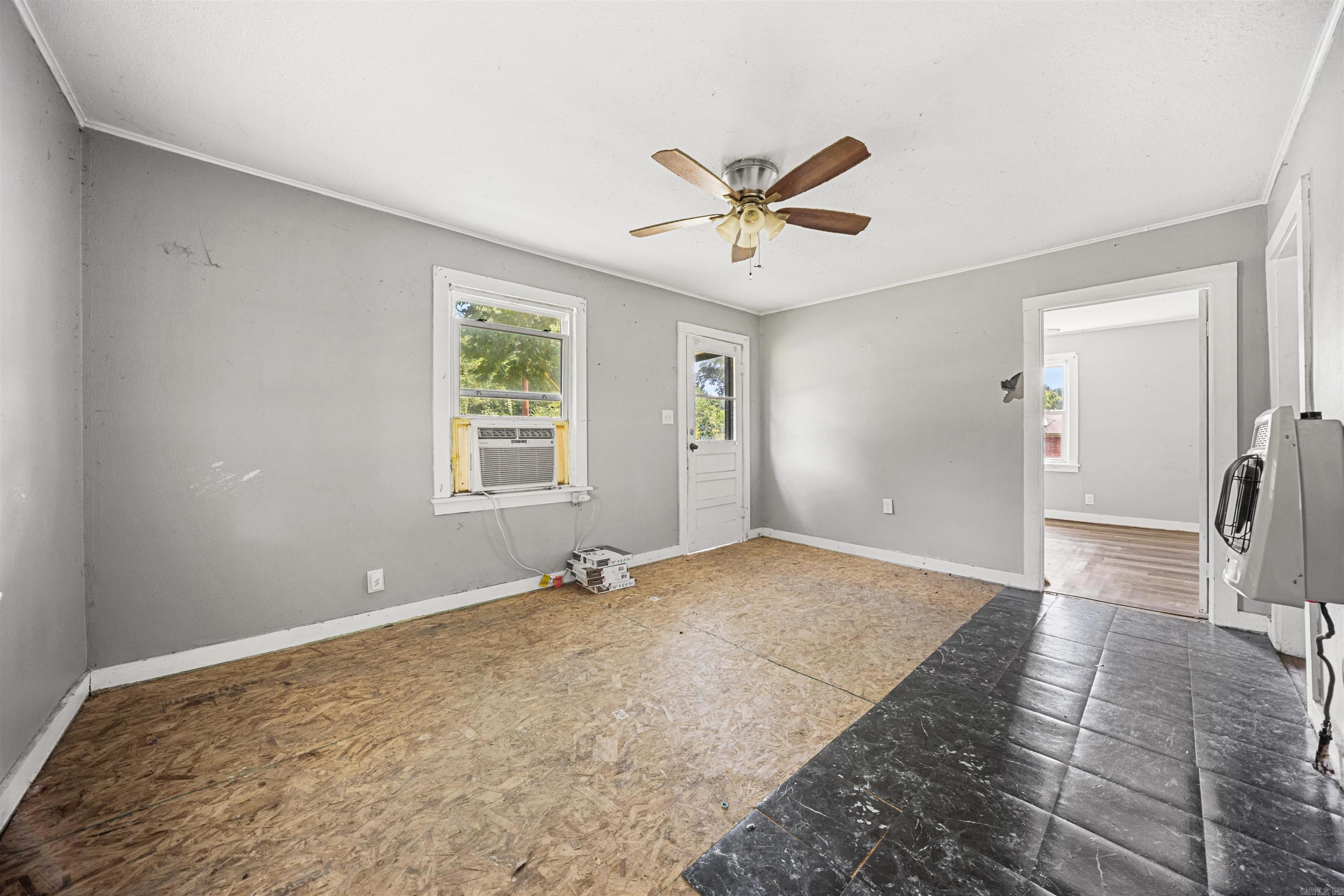 401 W Indiana Street Property Photo 8