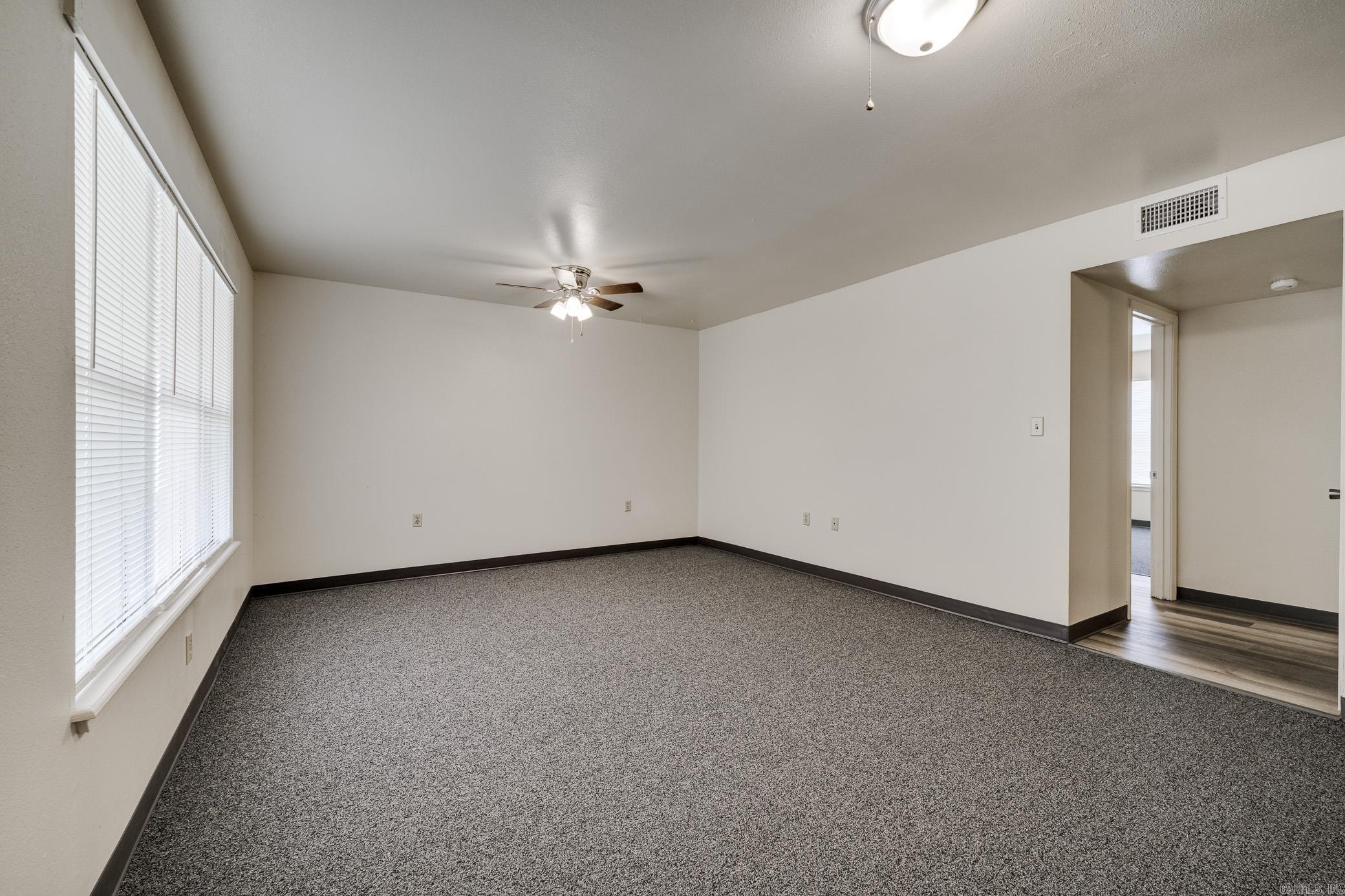 300 W Harding #312 Property Photo 4