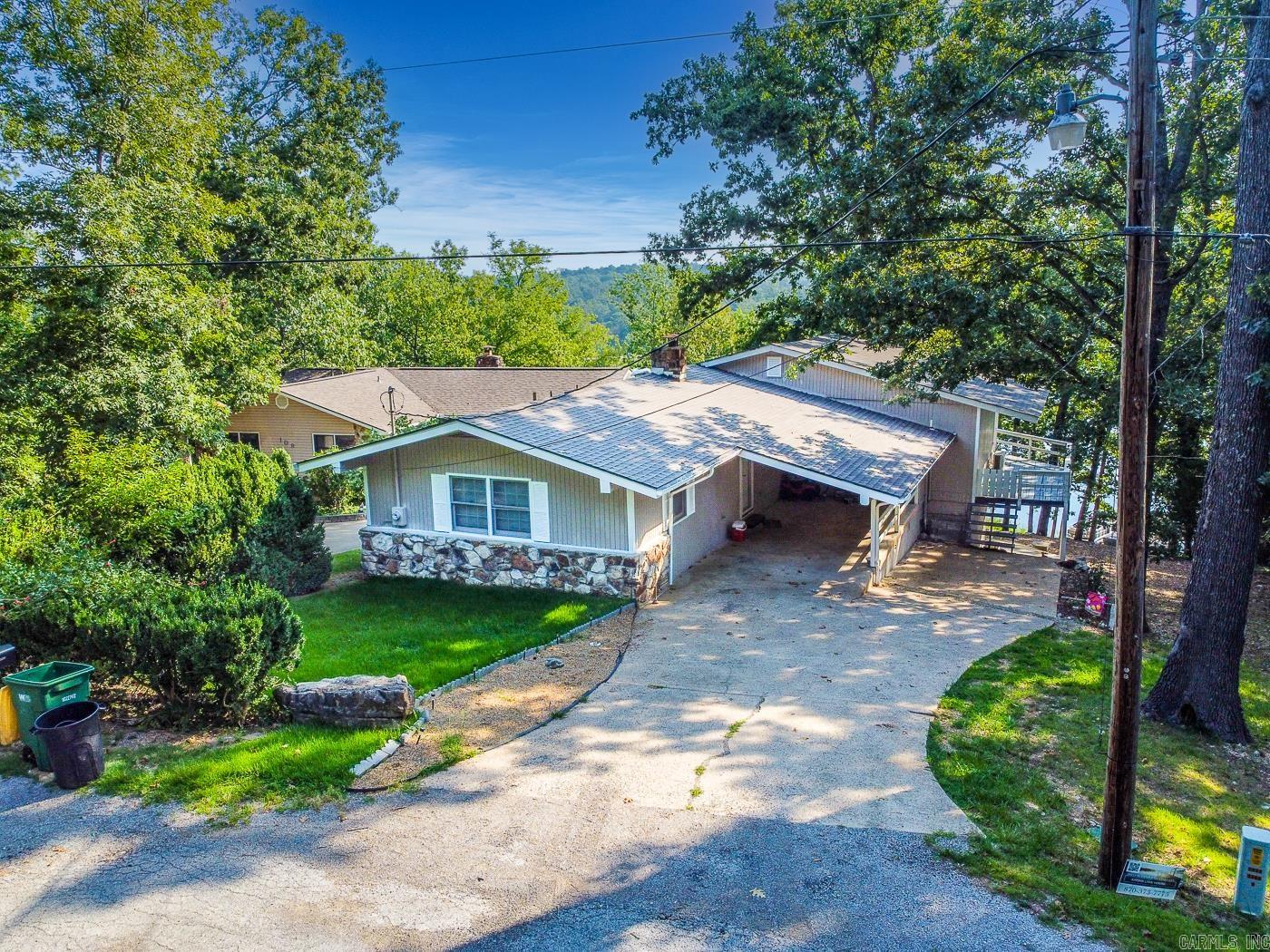 111 W Lakeshore Dr Property Photo 3