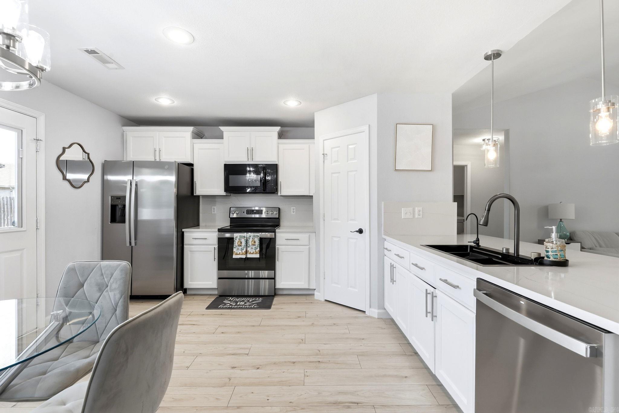 9705 Zuber Road Property Photo 11