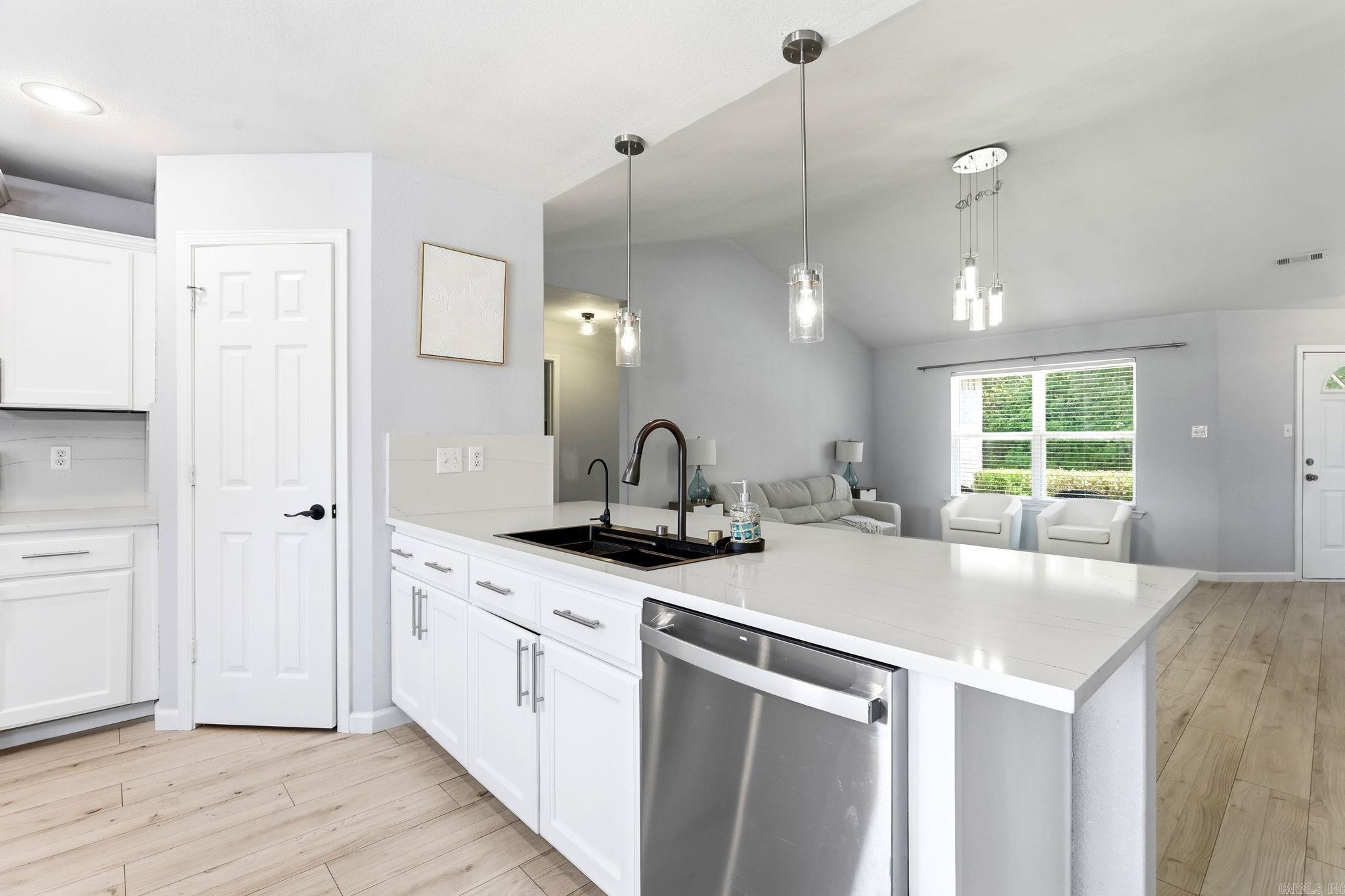 9705 Zuber Road Property Photo 13