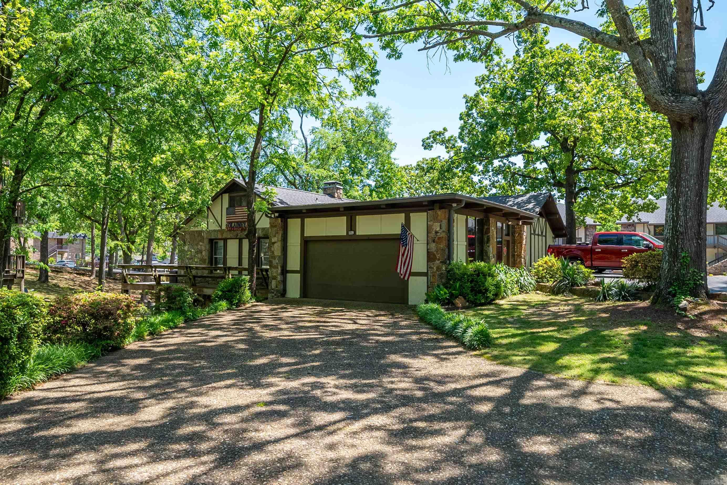 1139 Twin Points Property Photo 2