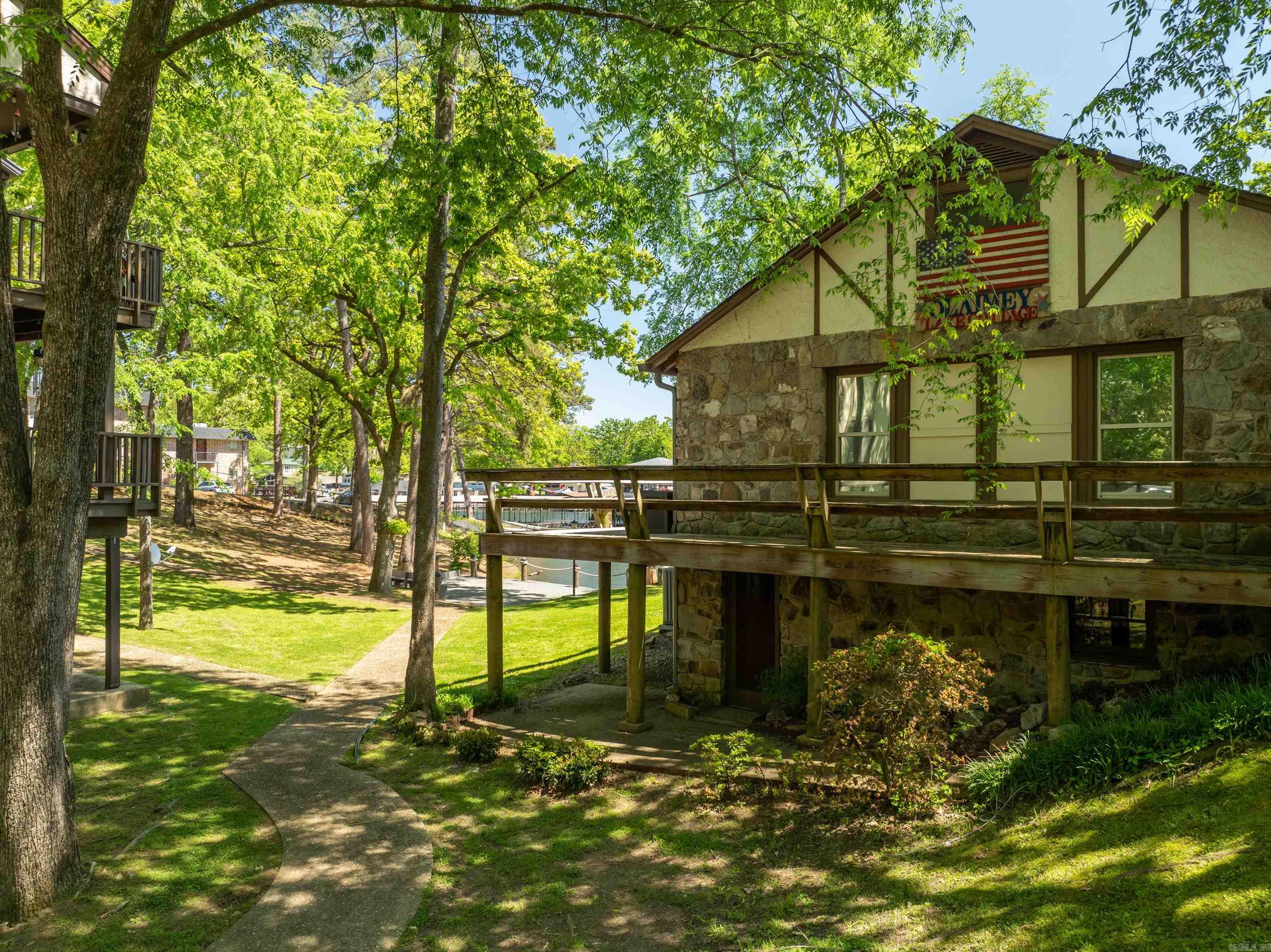 1139 Twin Points Property Photo 3
