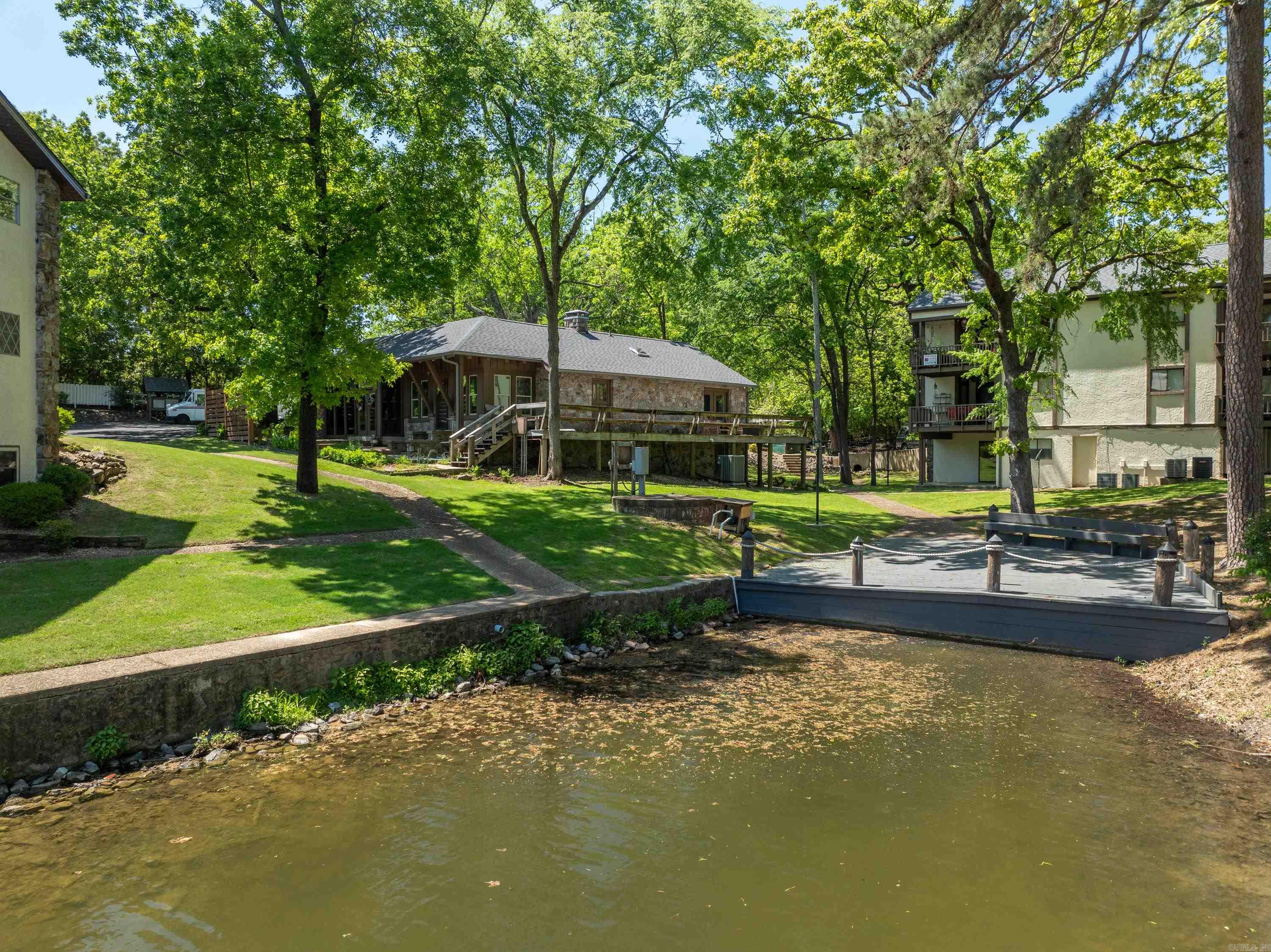 1139 Twin Points Property Photo 4