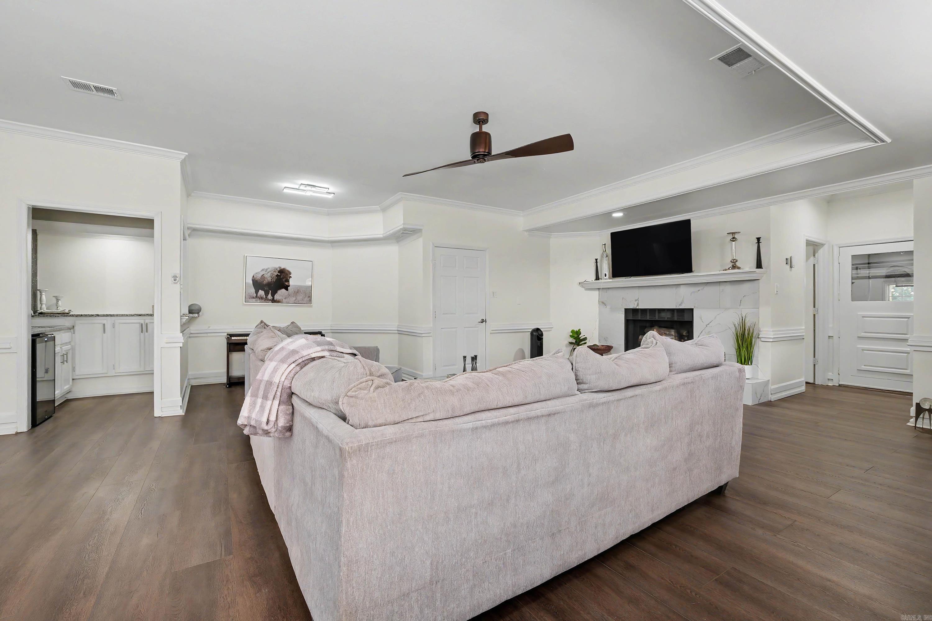 802 Loyola Drive Property Photo 6