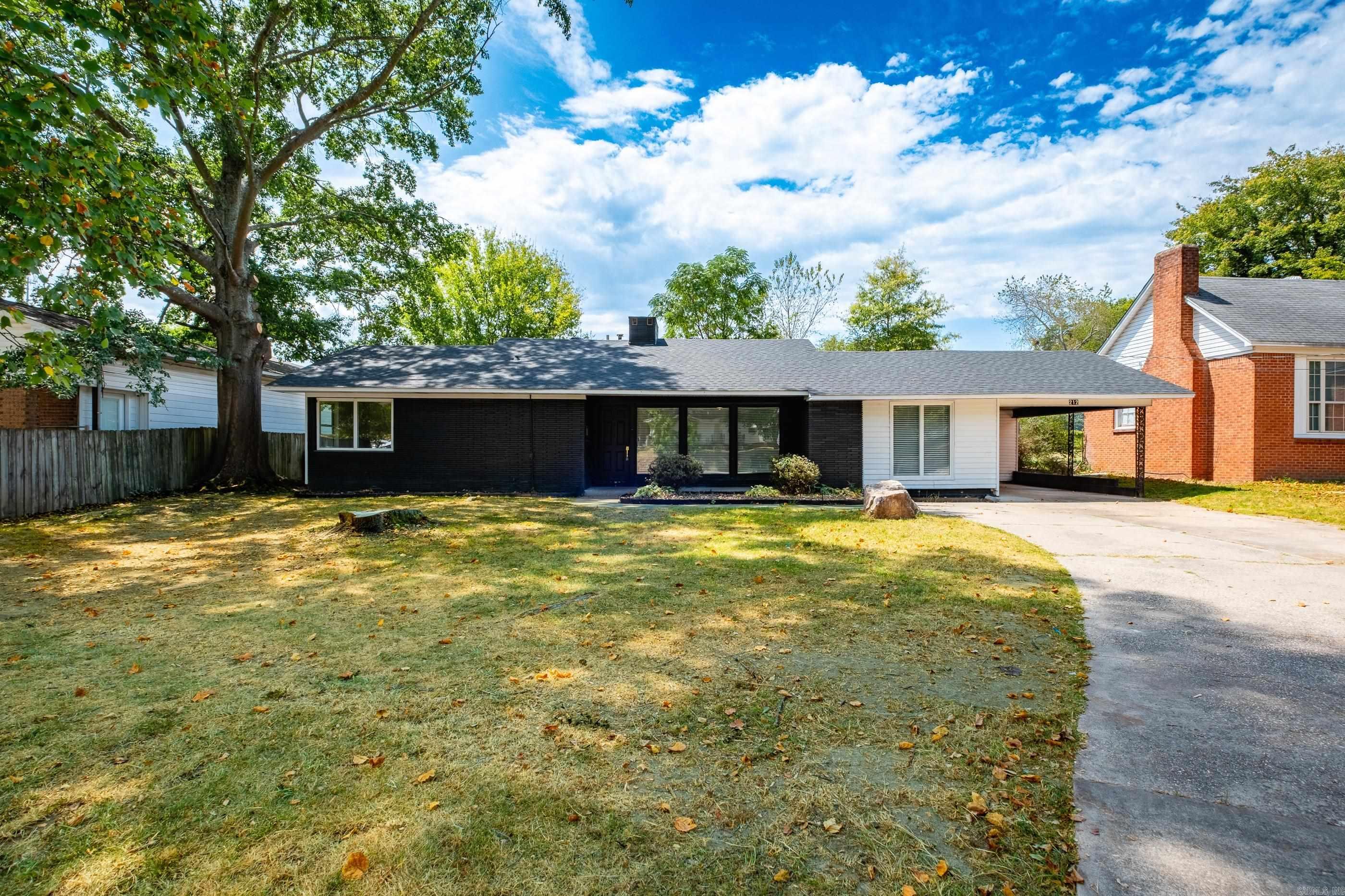 212 Lillian Street Property Photo 1