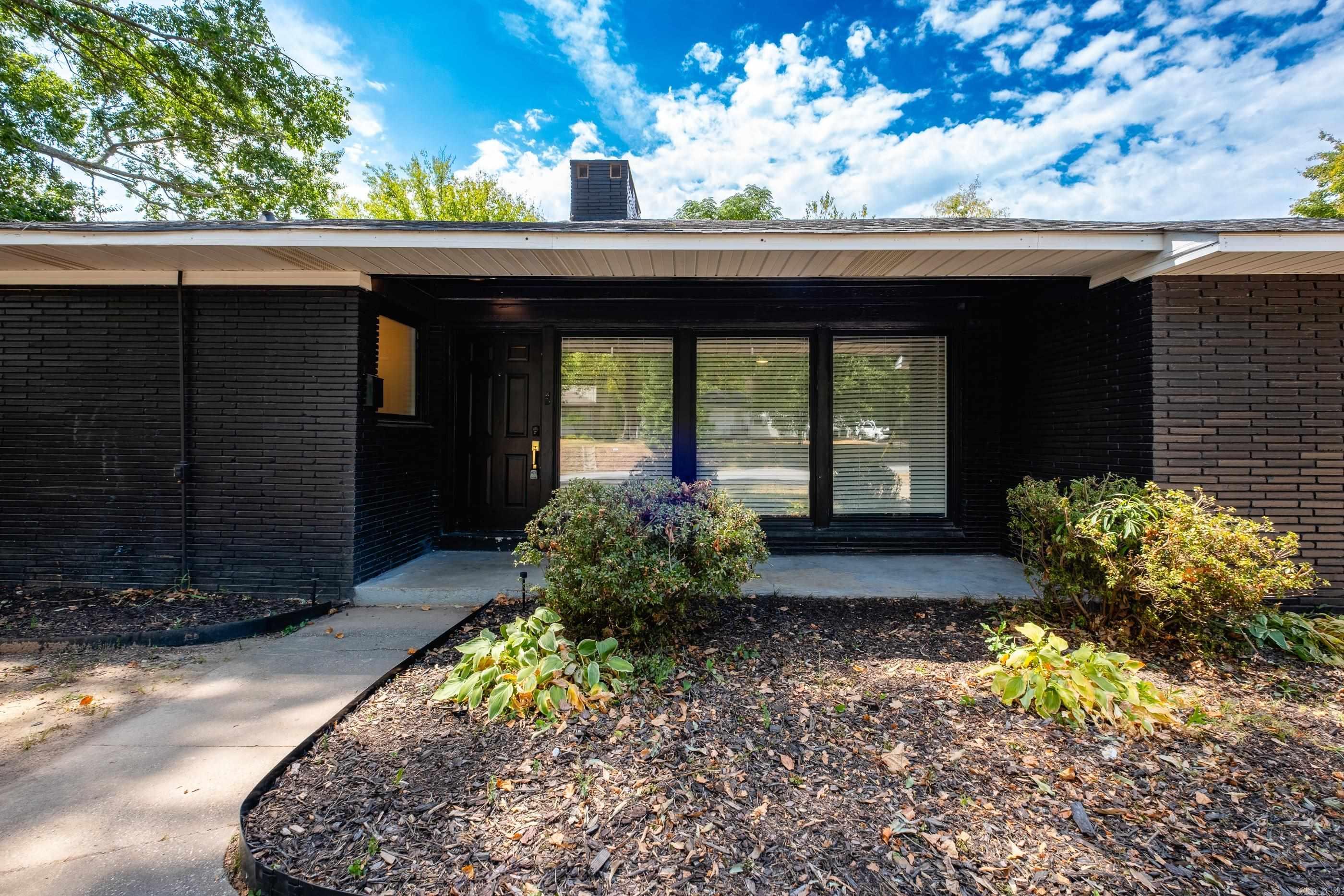 212 Lillian Street Property Photo 2