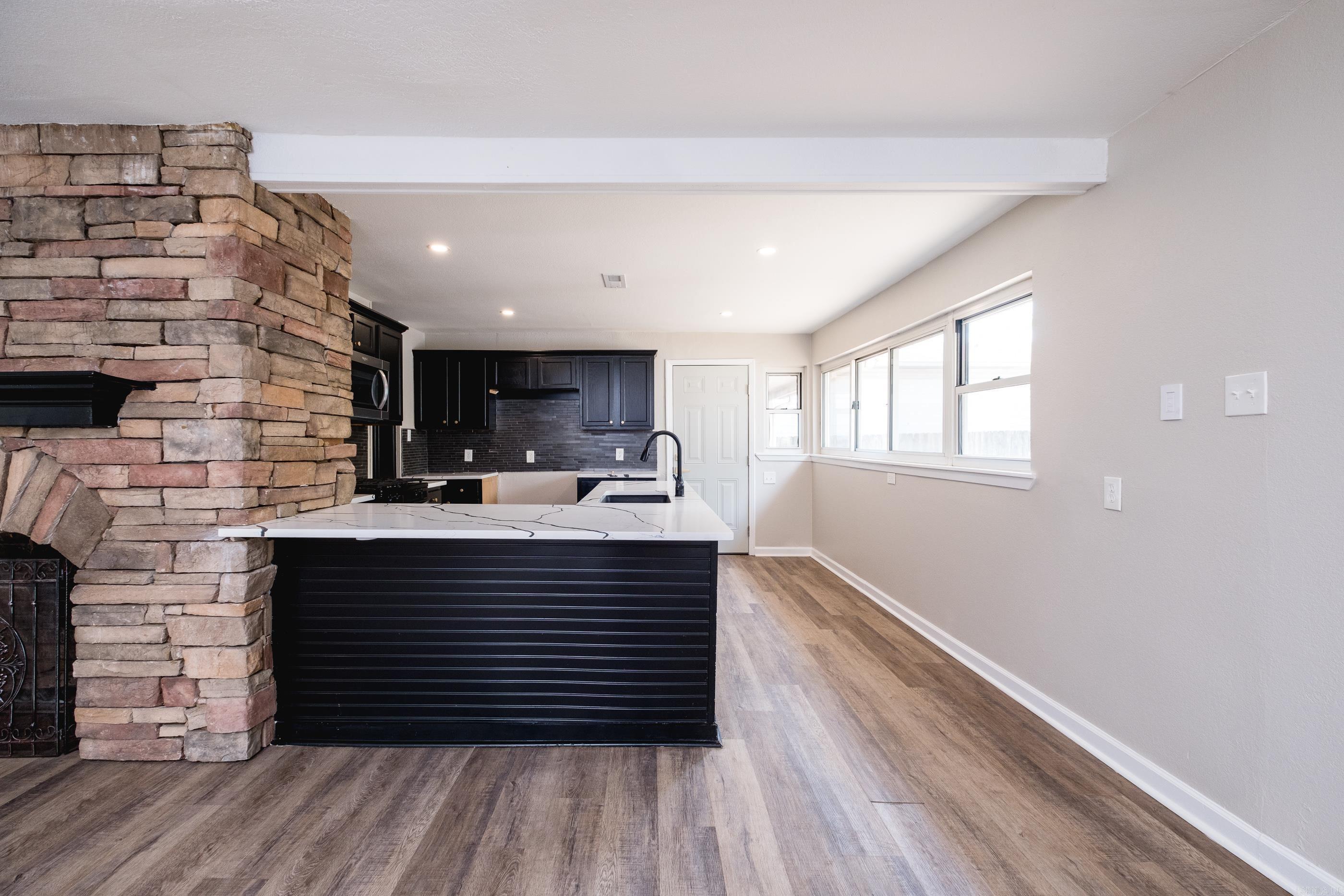 212 Lillian Street Property Photo 8