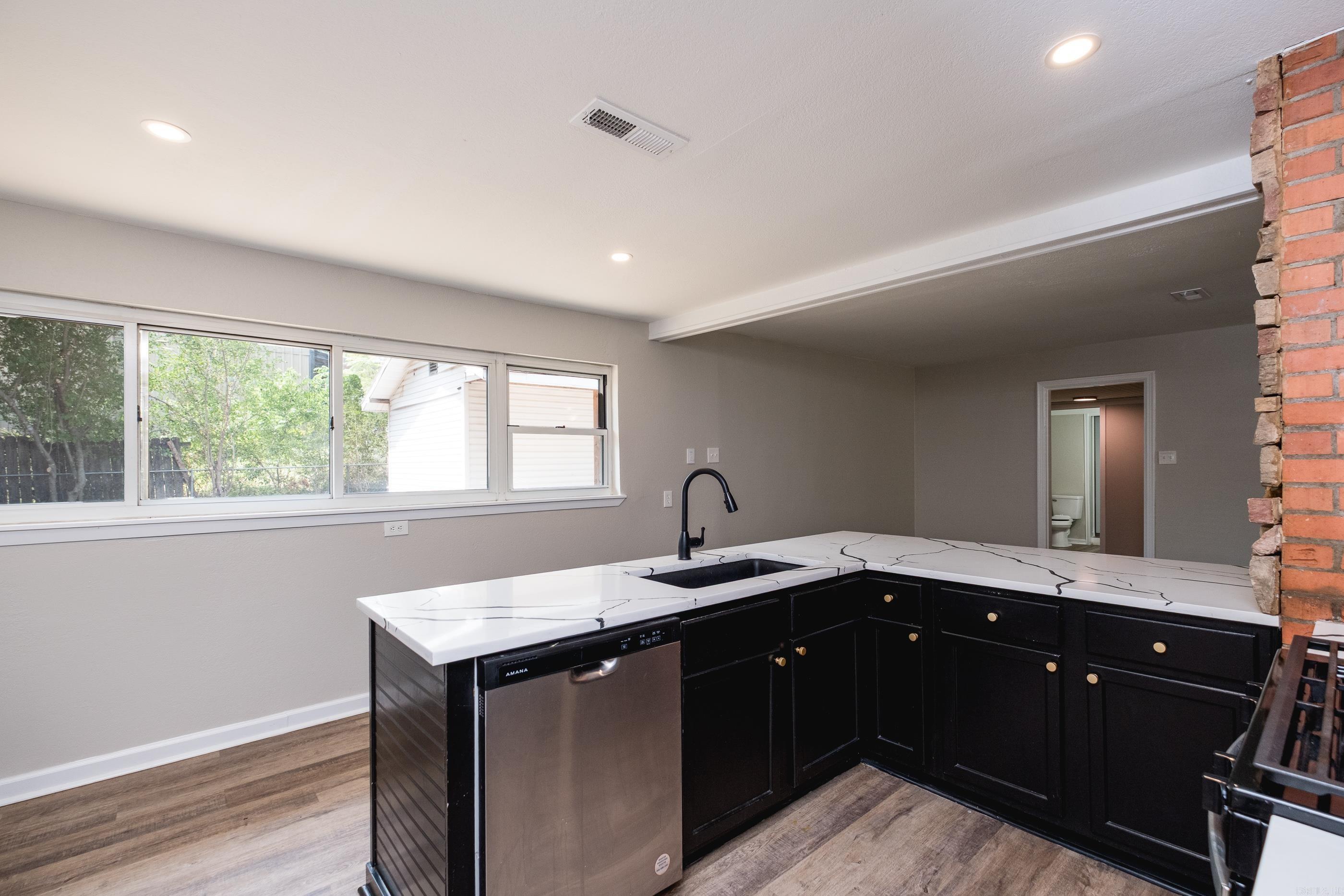212 Lillian Street Property Photo 14