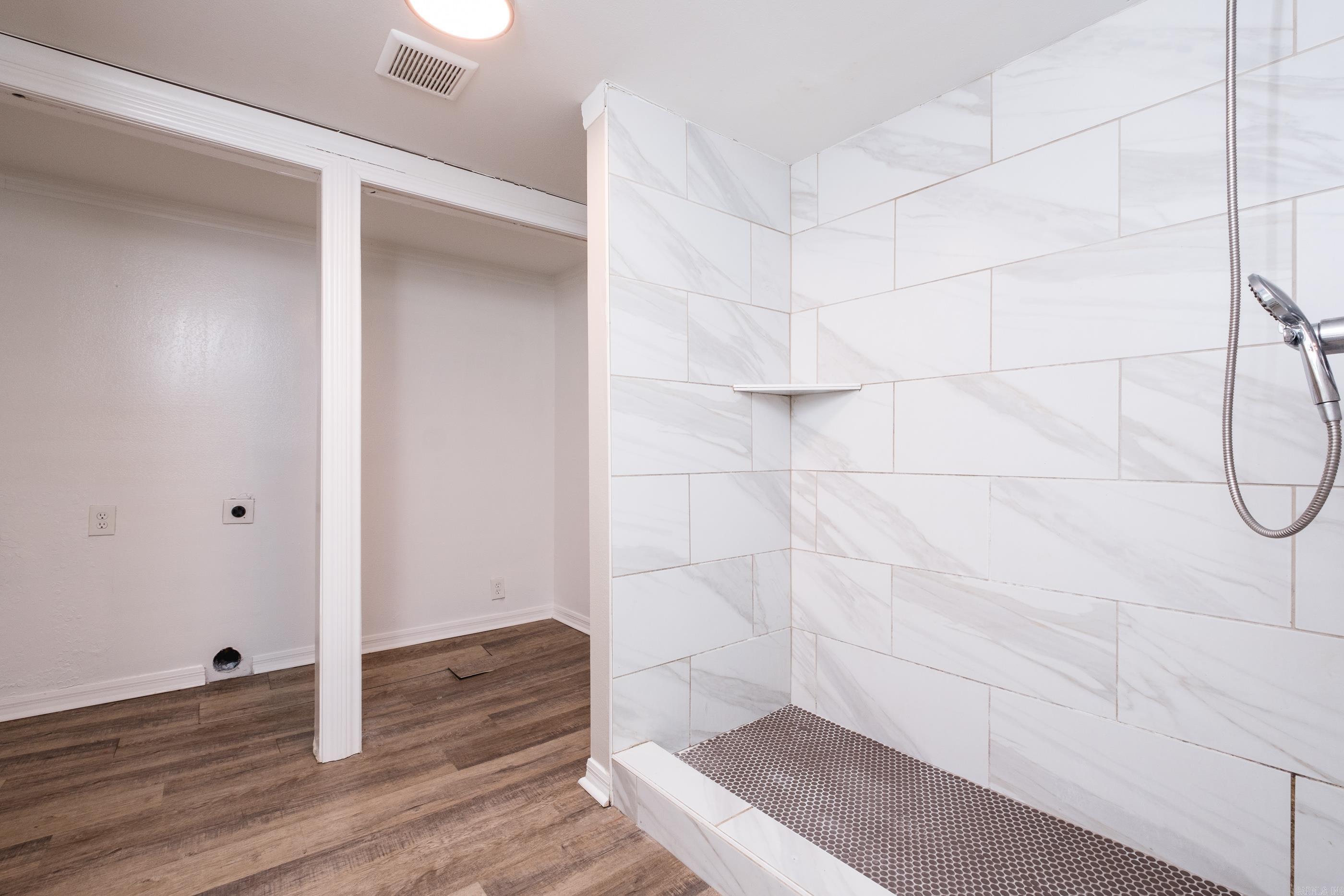 212 Lillian Street Property Photo 23