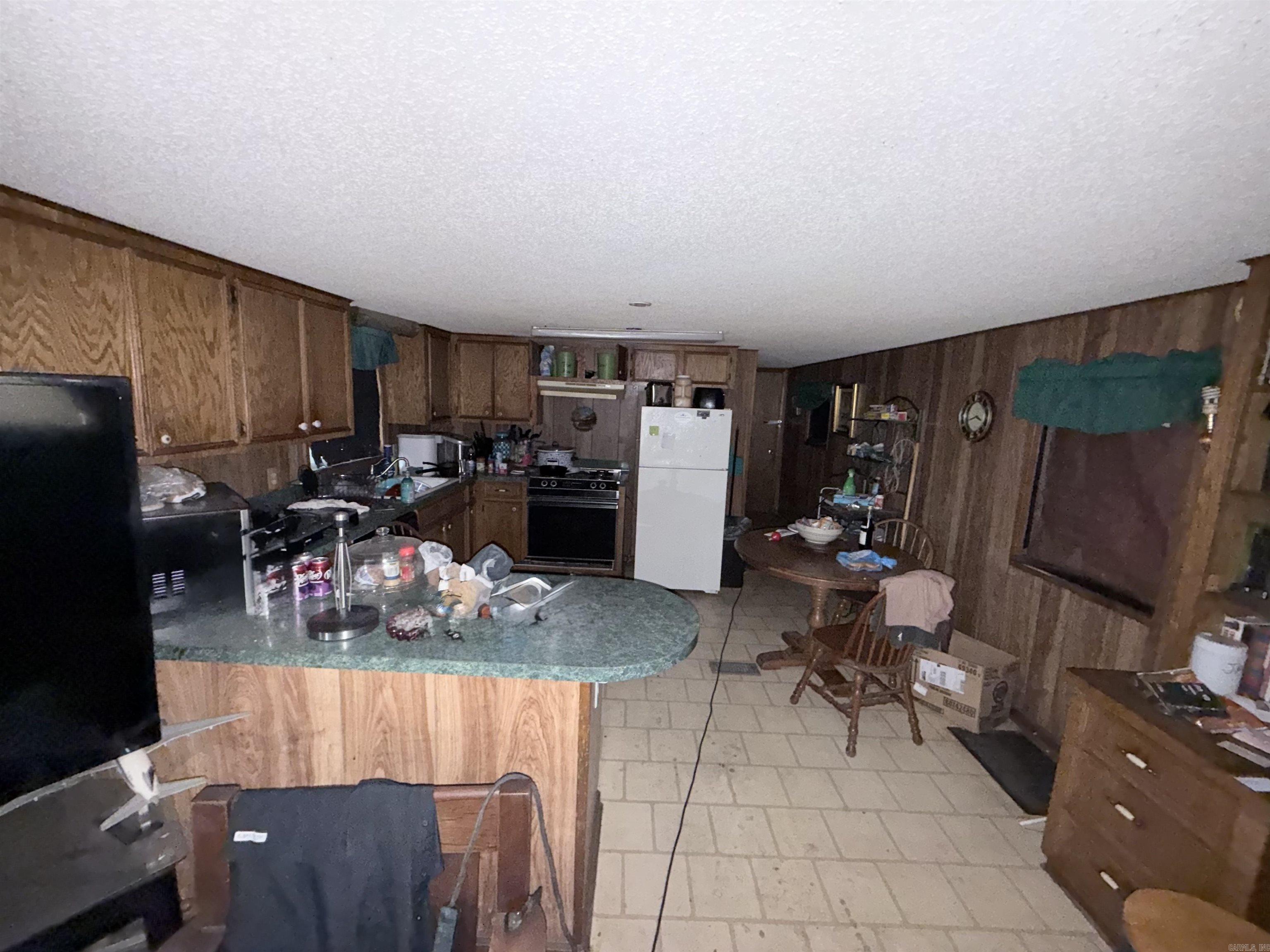 229 W Jordan Property Photo 8