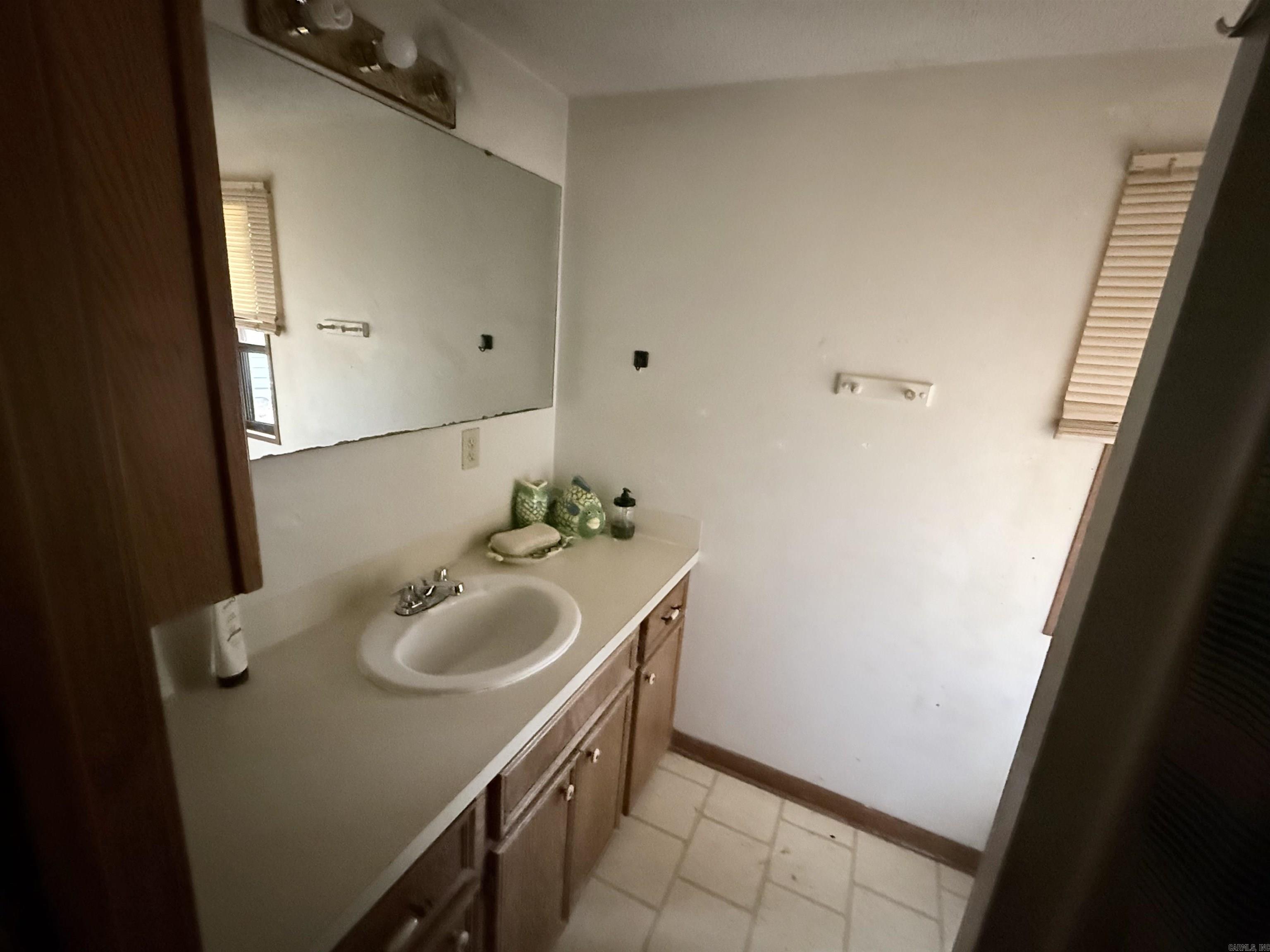 229 W Jordan Property Photo 11