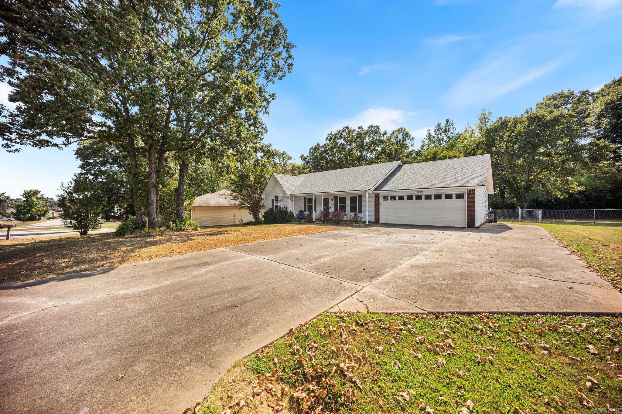 2039 N Hills Drive Property Photo 3