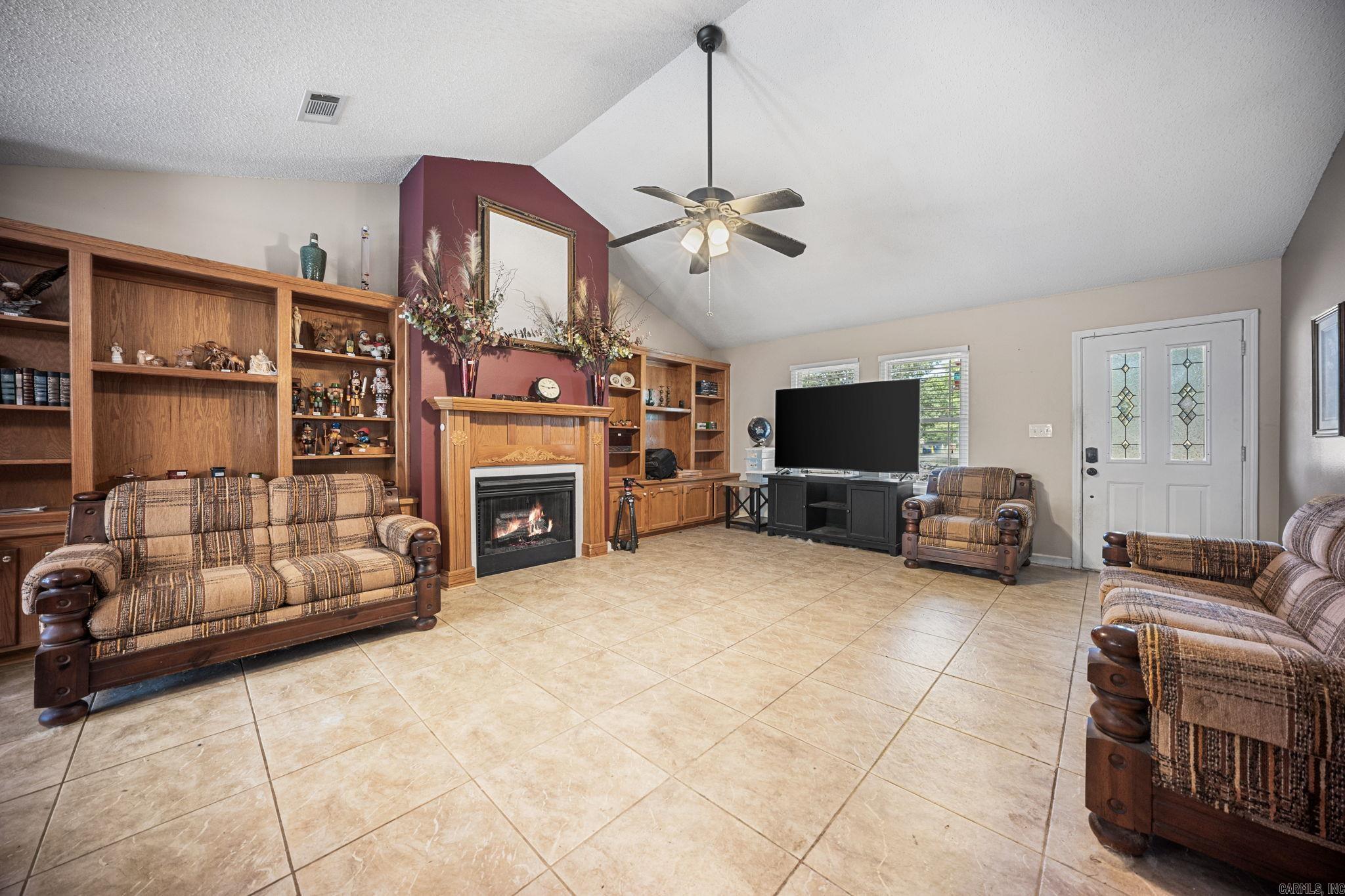 2039 N Hills Drive Property Photo 8