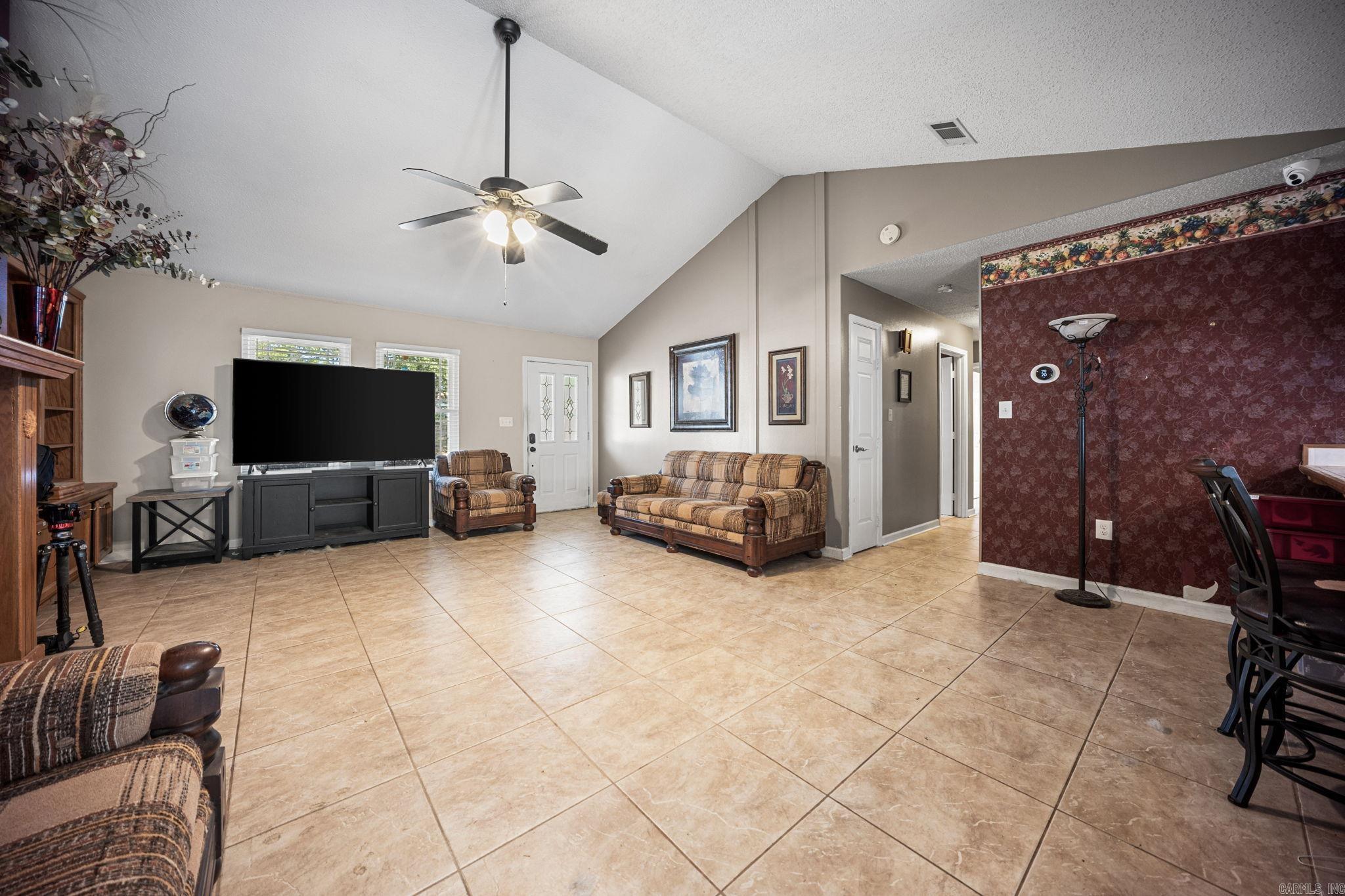 2039 N Hills Drive Property Photo 9