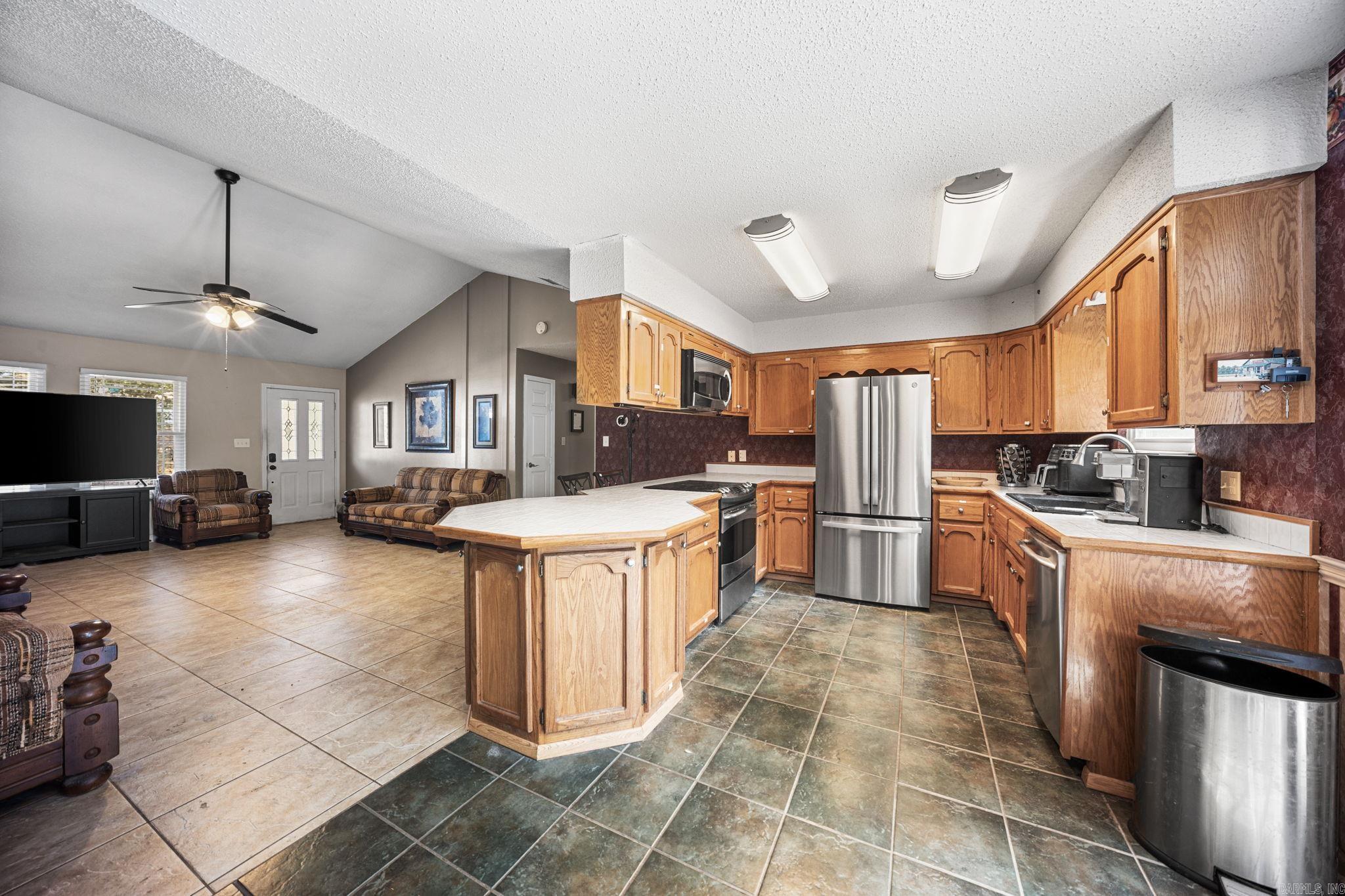2039 N Hills Drive Property Photo 11