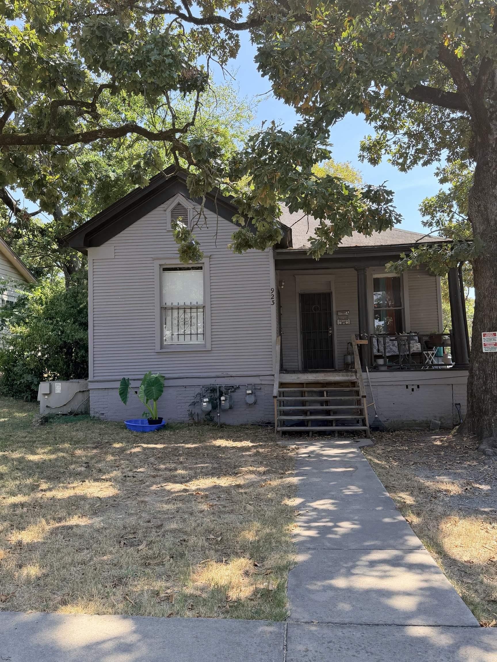 923 Abigail Street