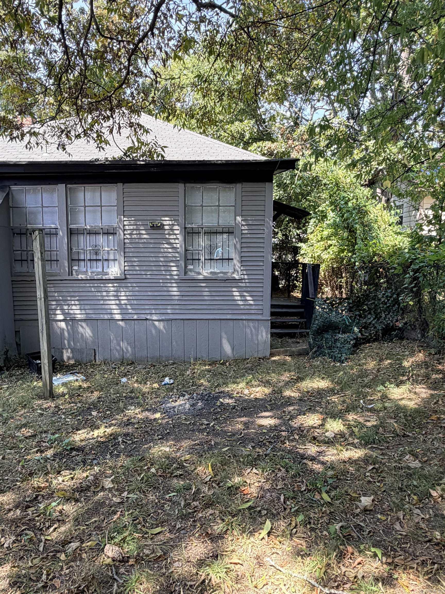 923 Abigail Street Property Photo 3