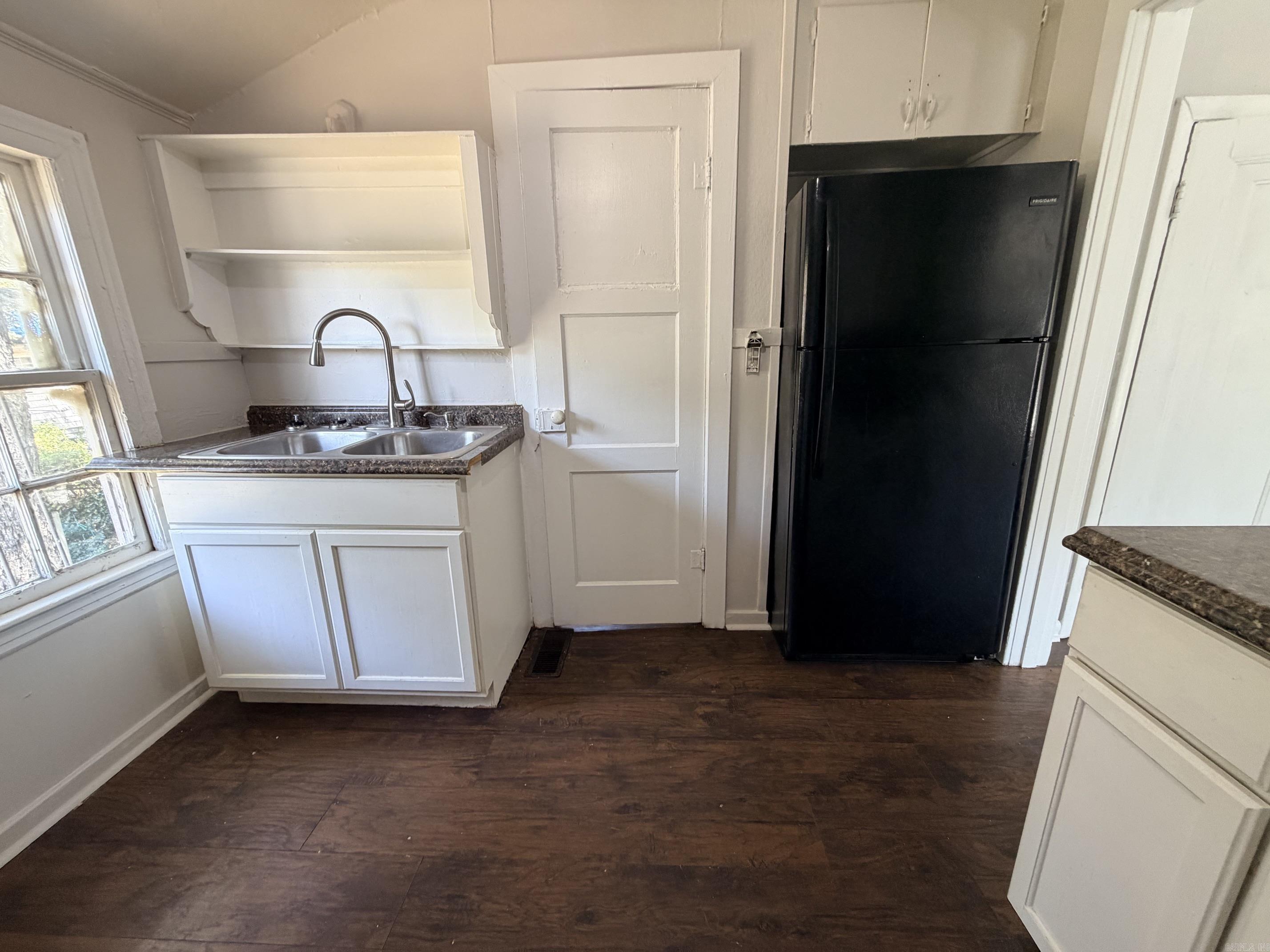 923 Abigail Street Property Photo 6