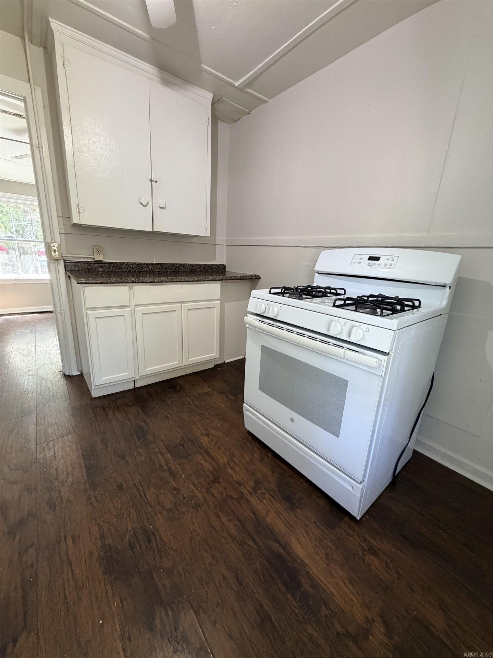 923 Abigail Street Property Photo 7