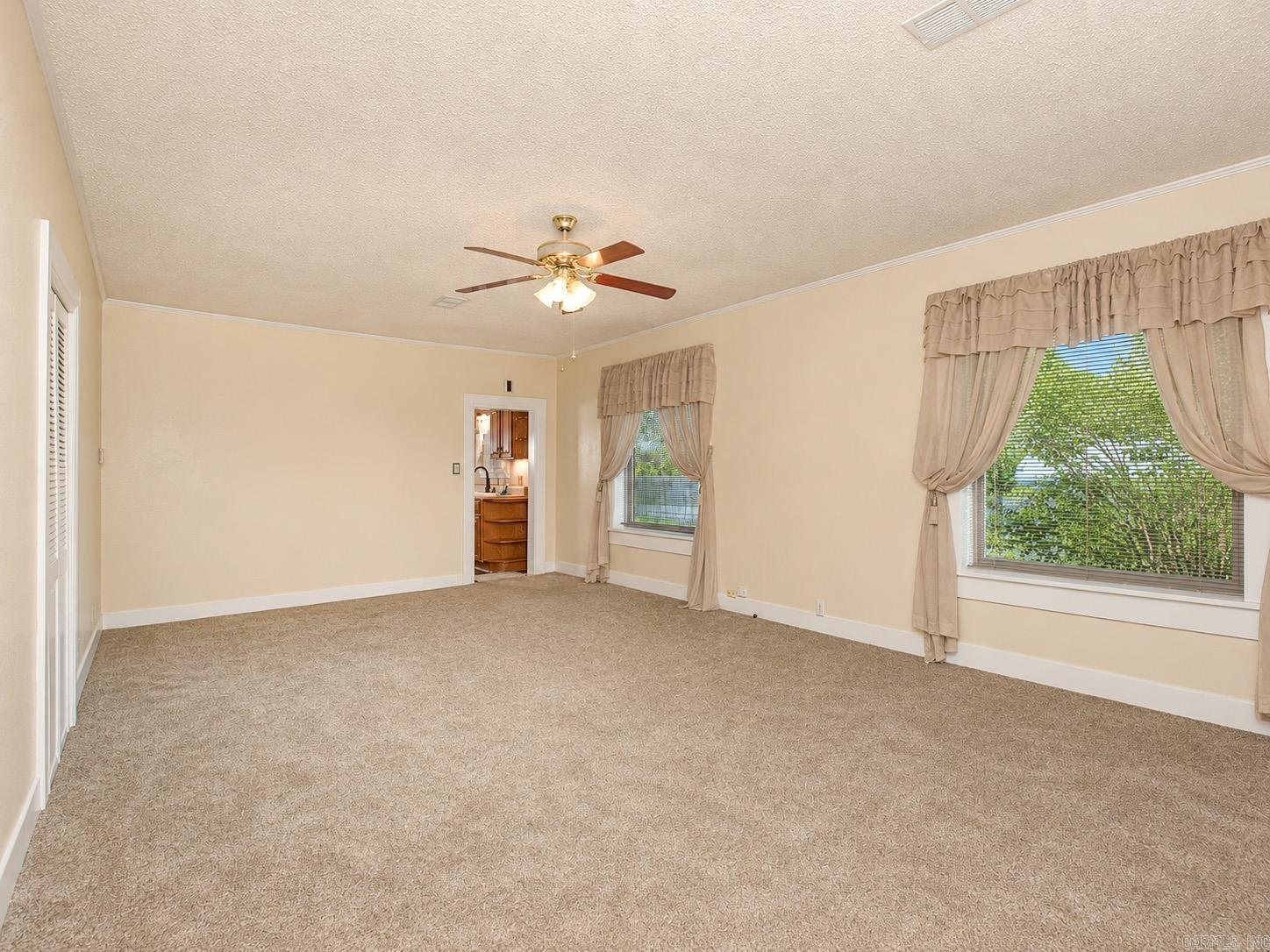 3604 Oakwood Property Photo 8