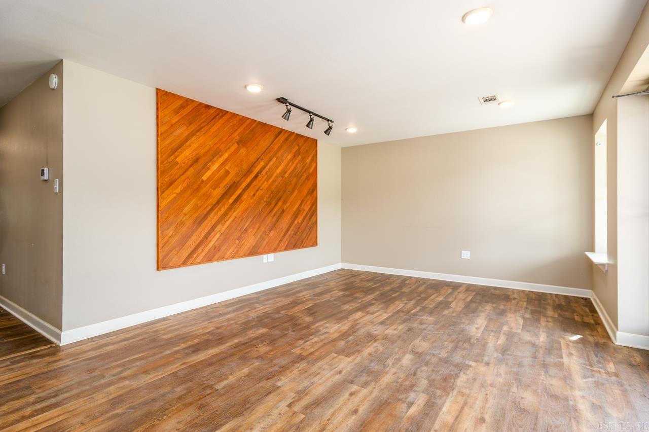 11 Diamond Ice Property Photo 8