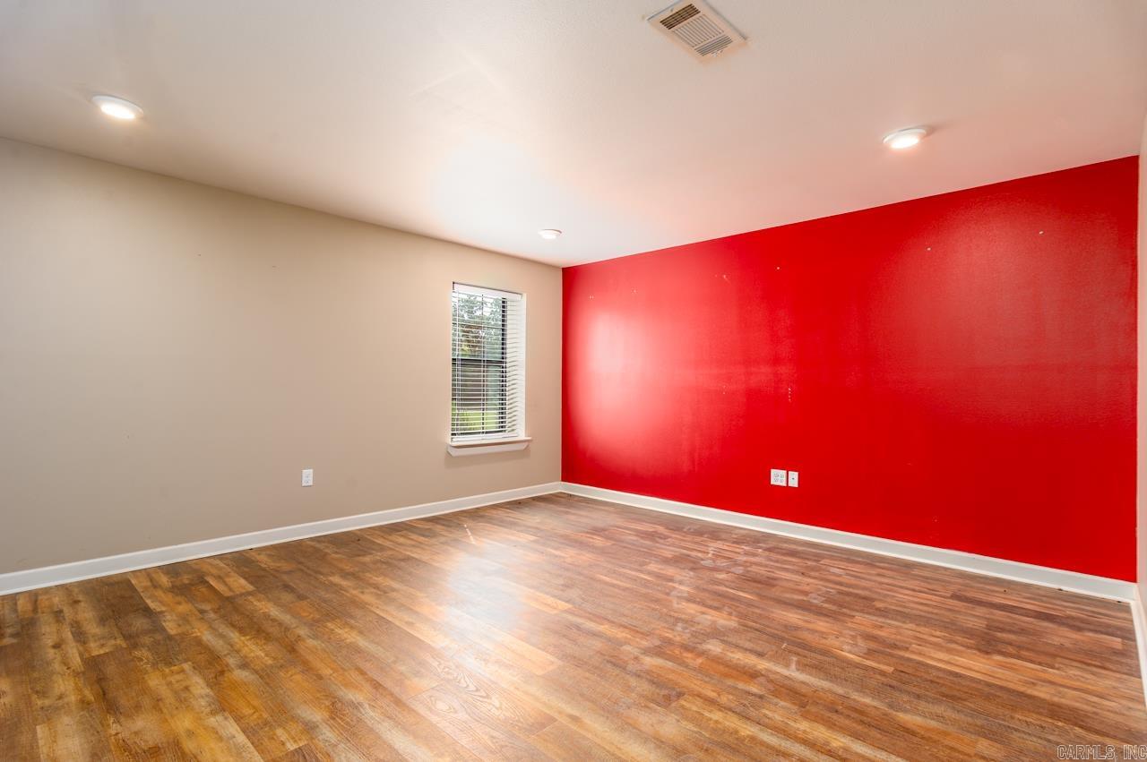 11 Diamond Ice Property Photo 15