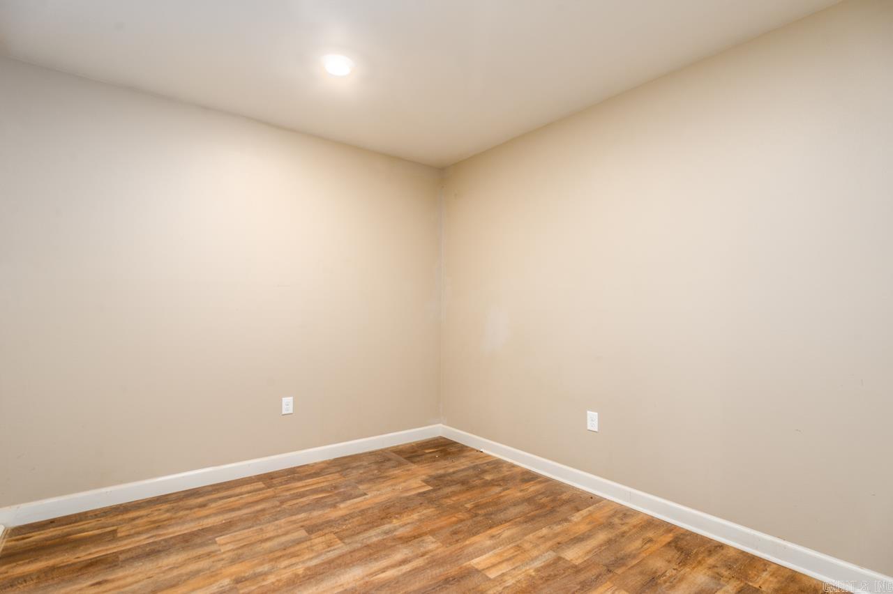 11 Diamond Ice Property Photo 17