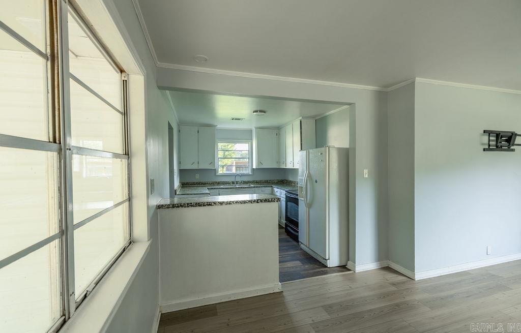 206 E Spring Street Property Photo 6
