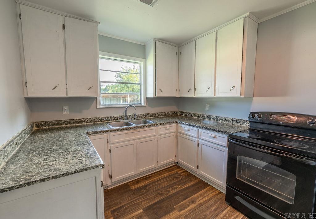 206 E Spring Street Property Photo 8