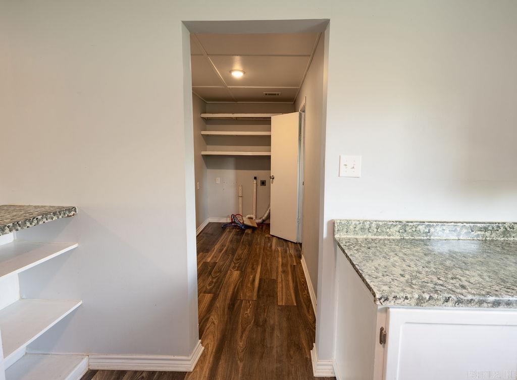 206 E Spring Street Property Photo 11