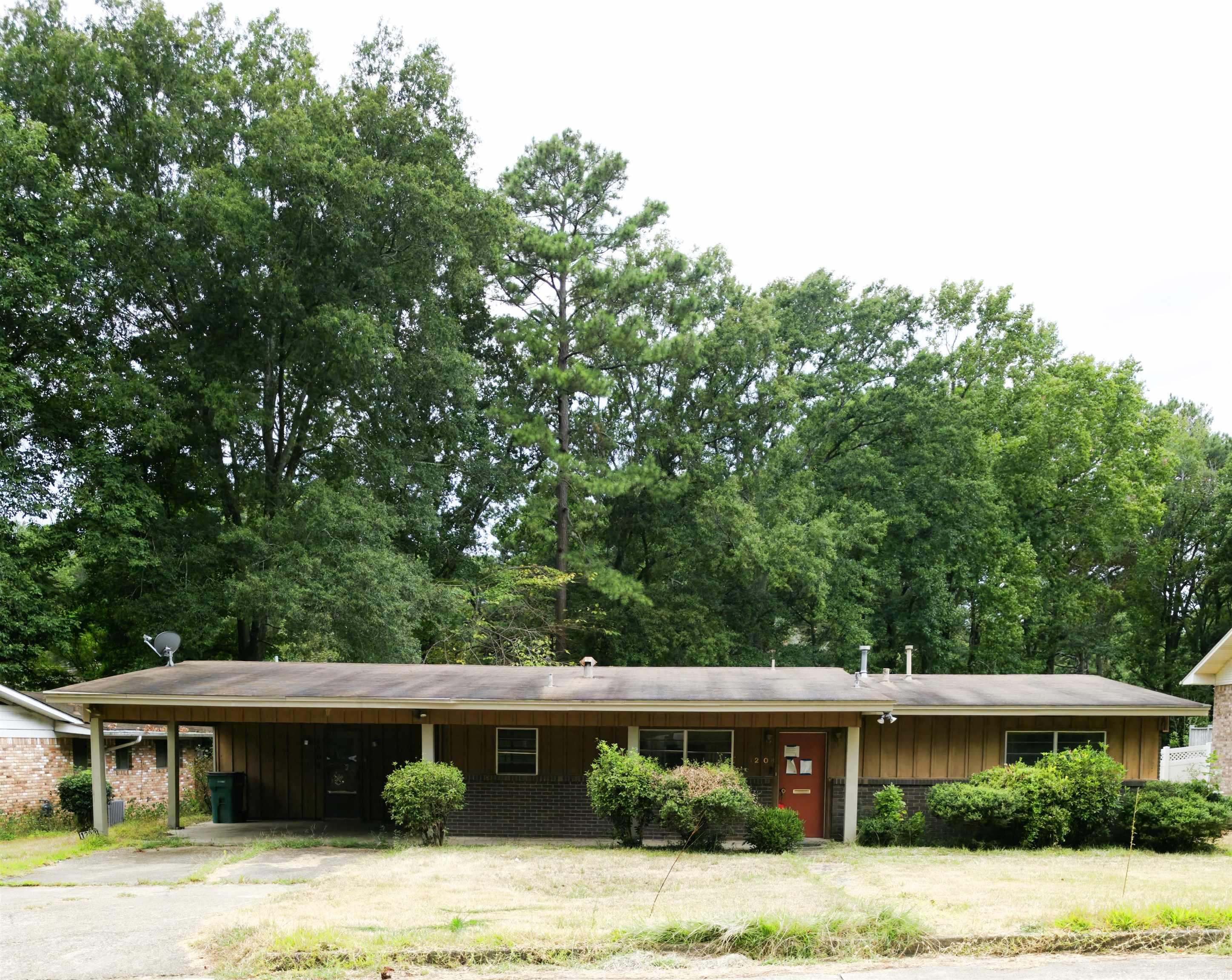 1208 Crestwood Dr