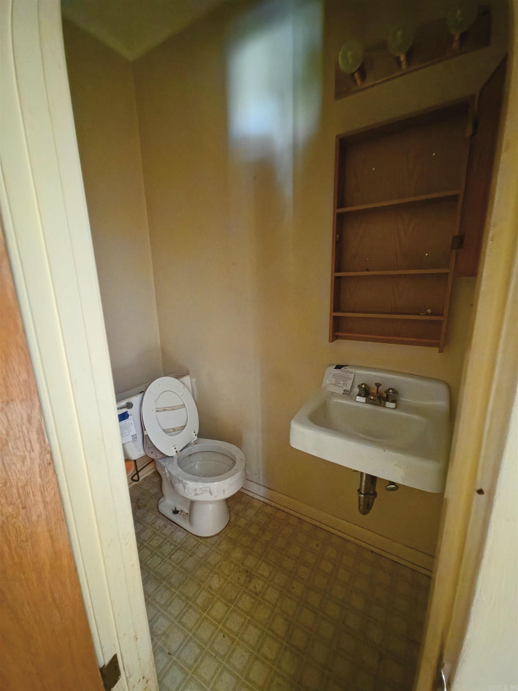 1208 Crestwood Dr Property Photo 7