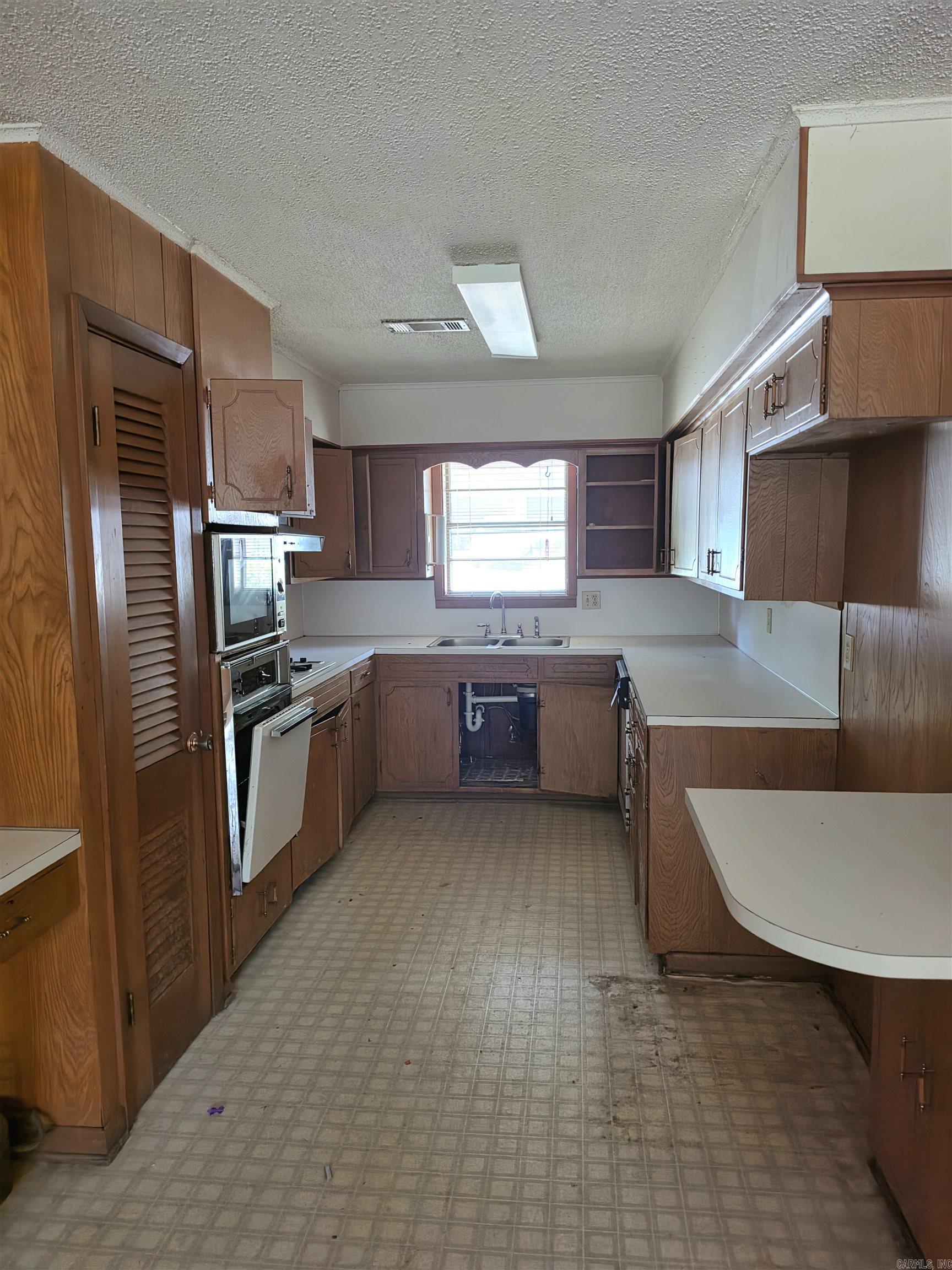 1208 Crestwood Dr Property Photo 8