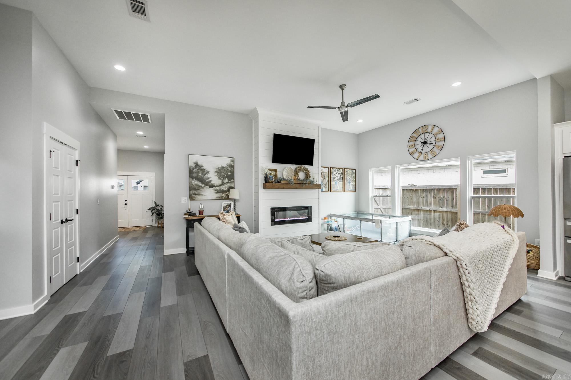 1755 Hobbiton Circle Property Photo 9