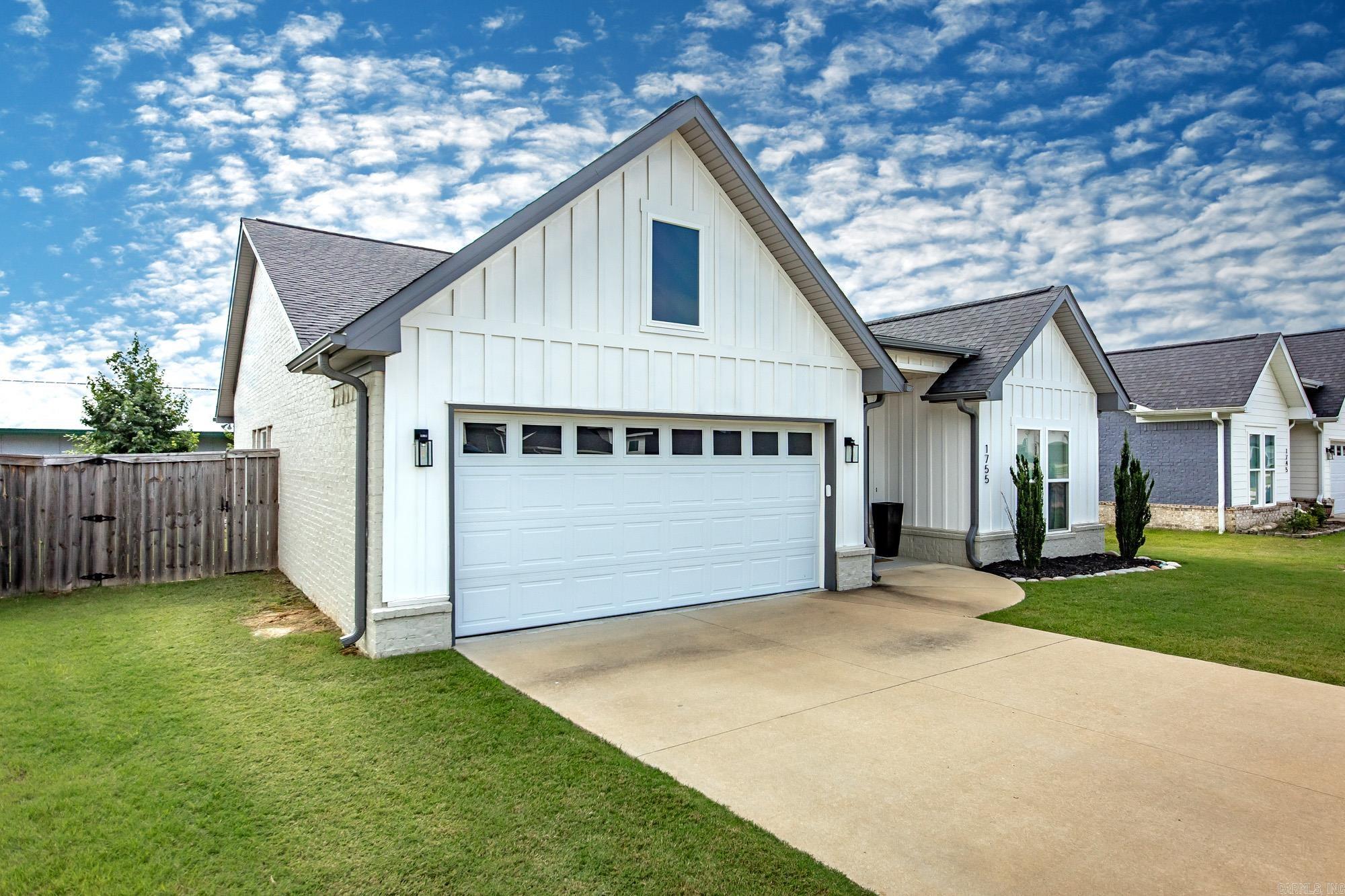 1755 Hobbiton Circle Property Photo 32