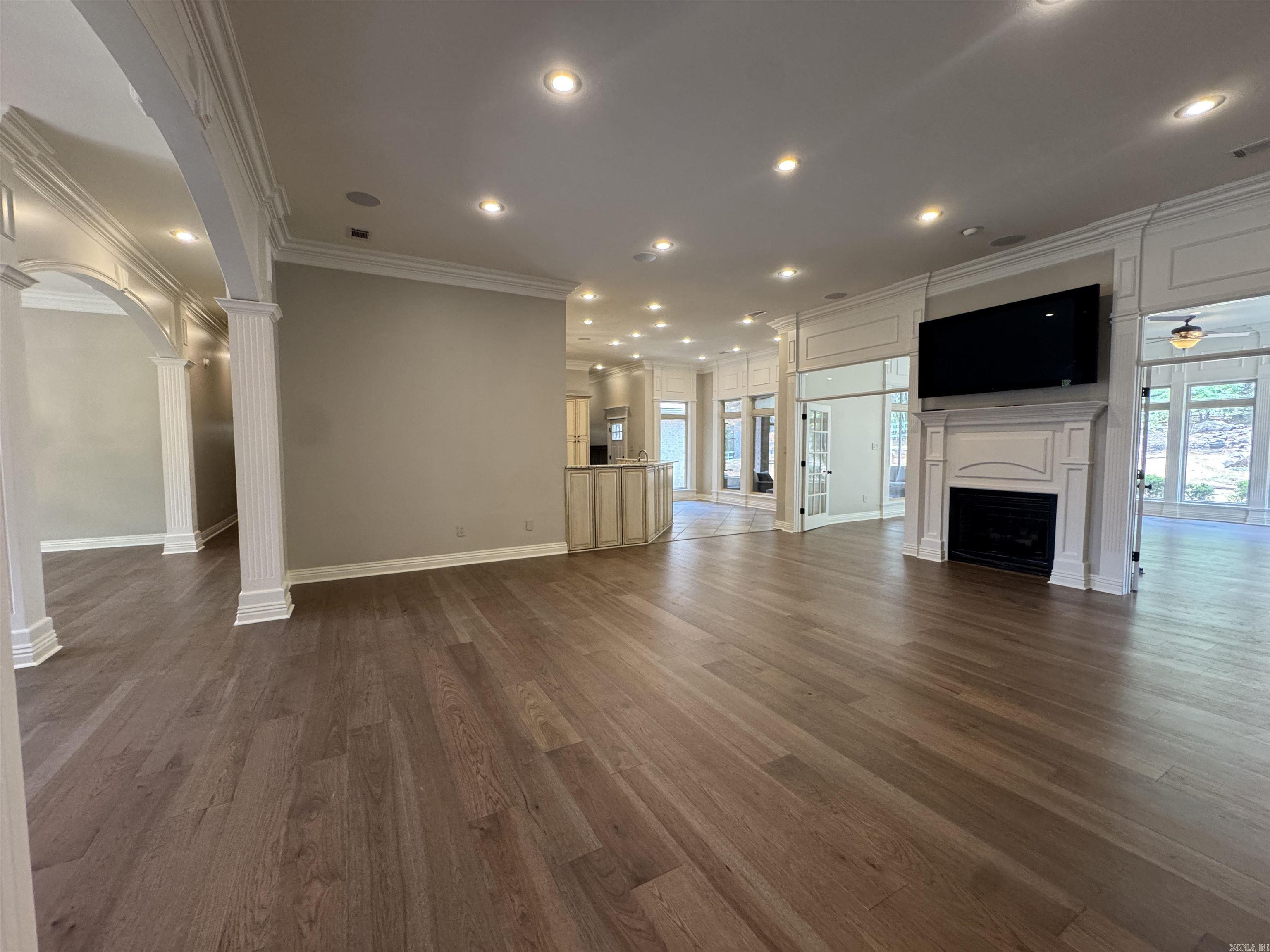 1228 W Lawson Property Photo 9