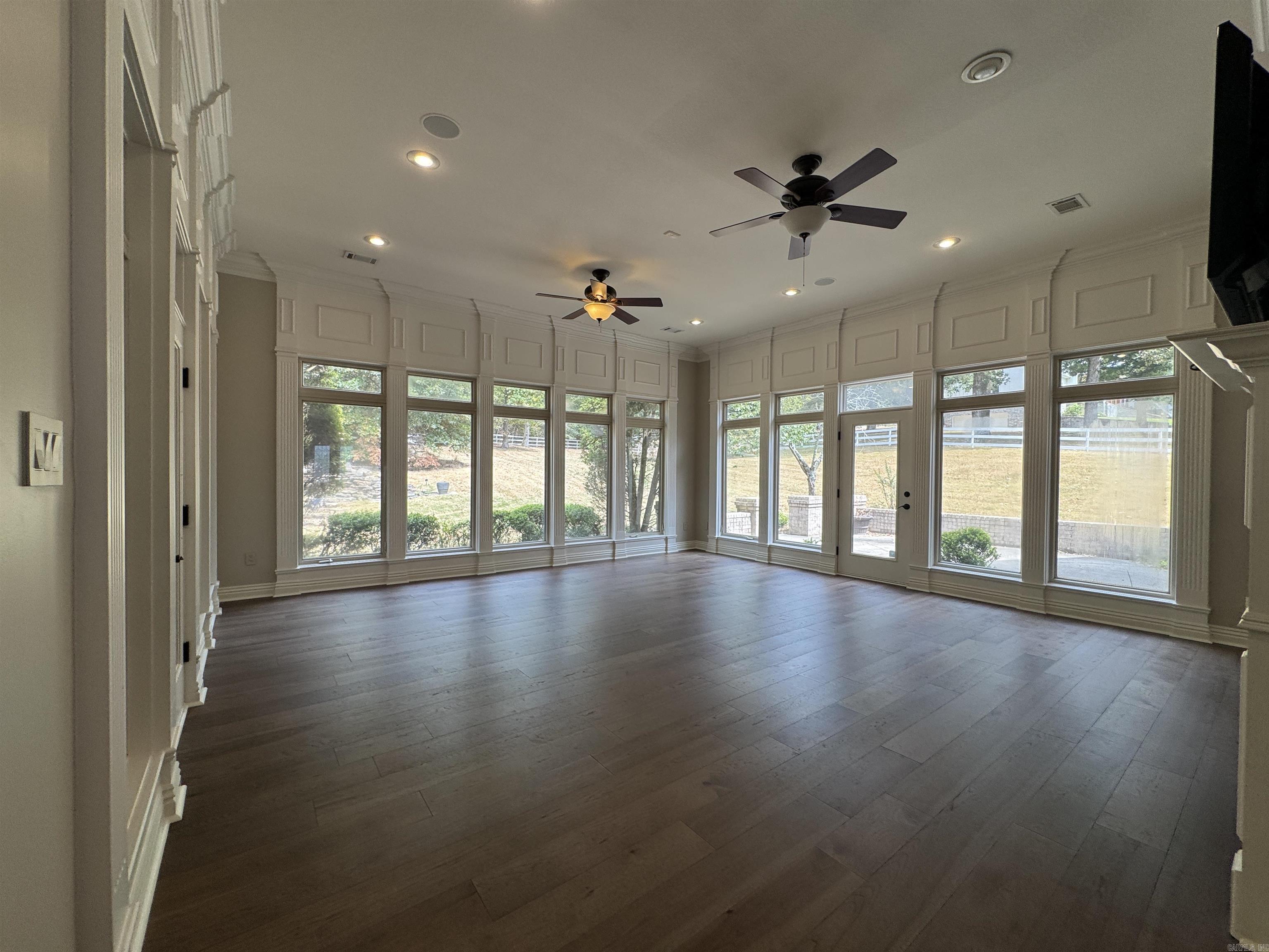 1228 W Lawson Property Photo 18