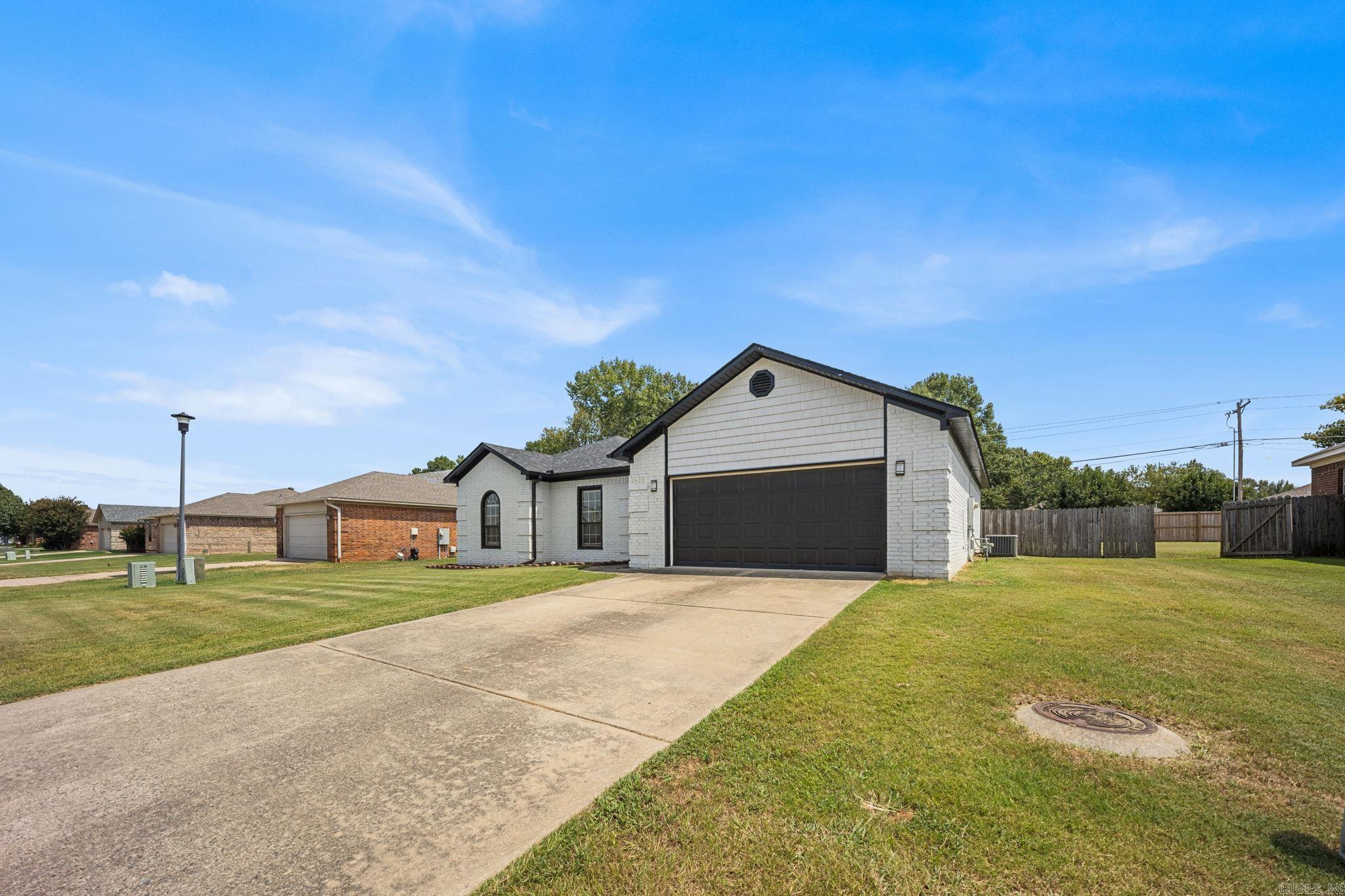 2422 Bluestone Dr Property Photo 3