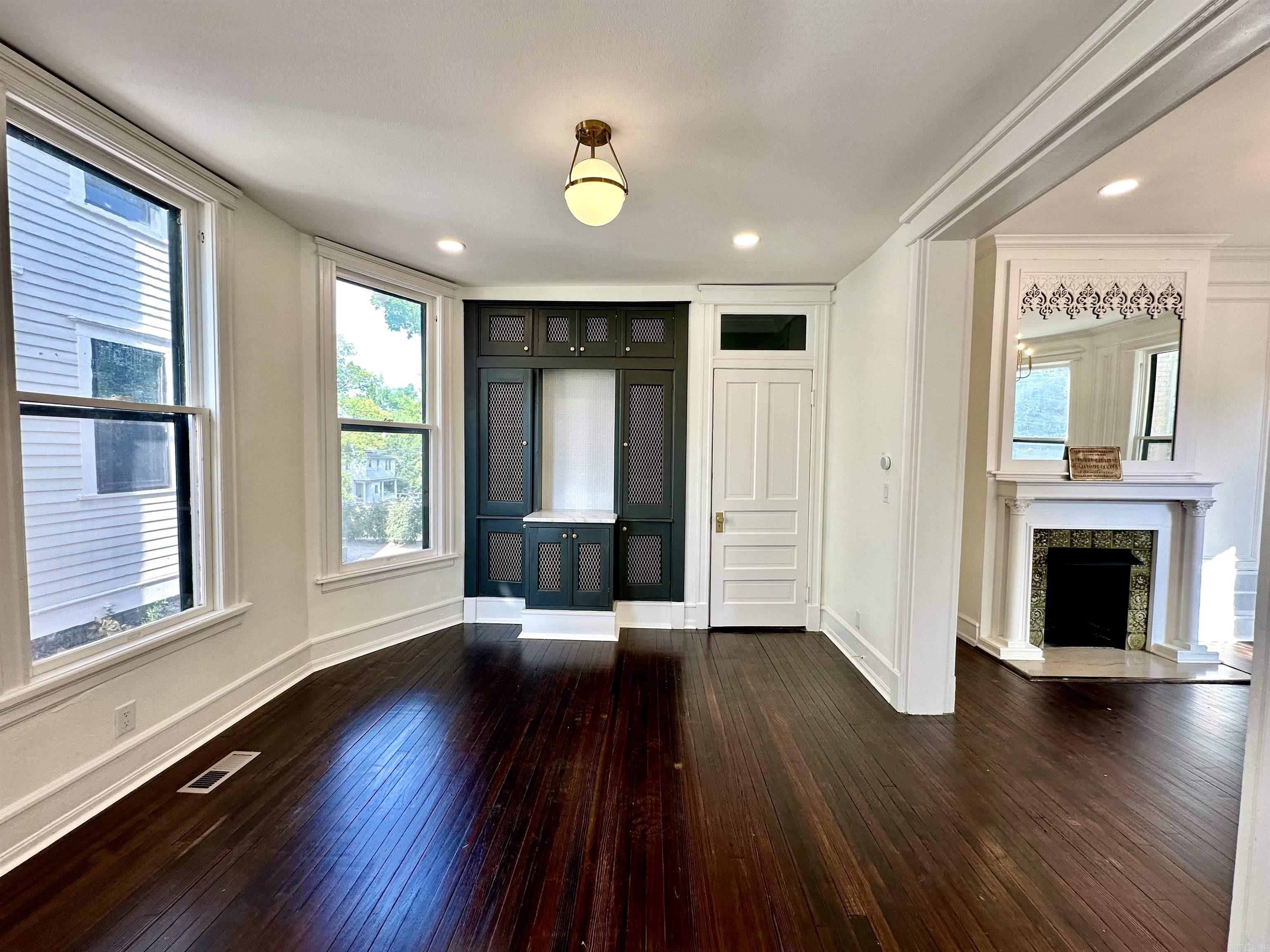 1605 Center Street Property Photo 9