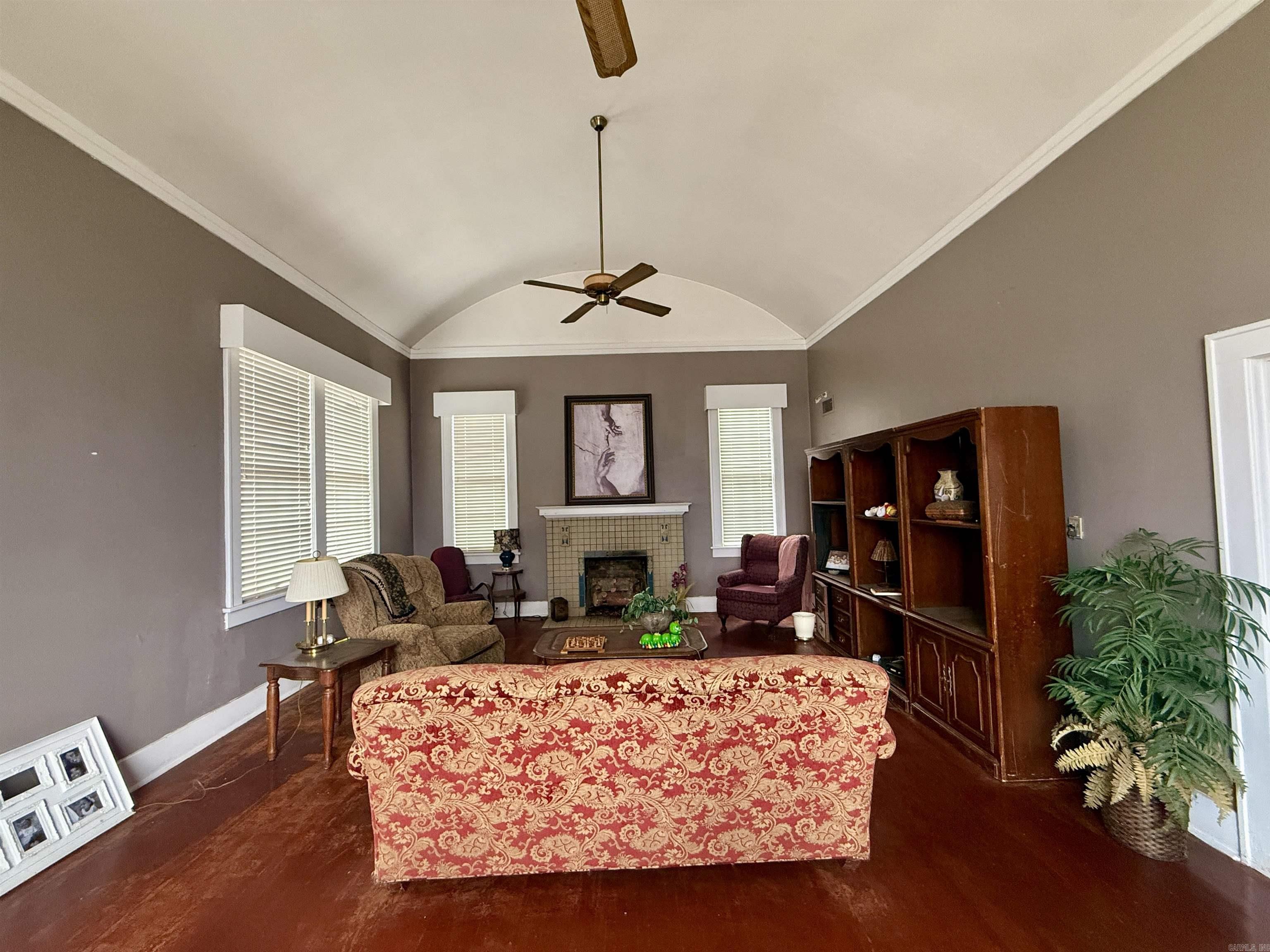 206 Park Pl Property Photo 3
