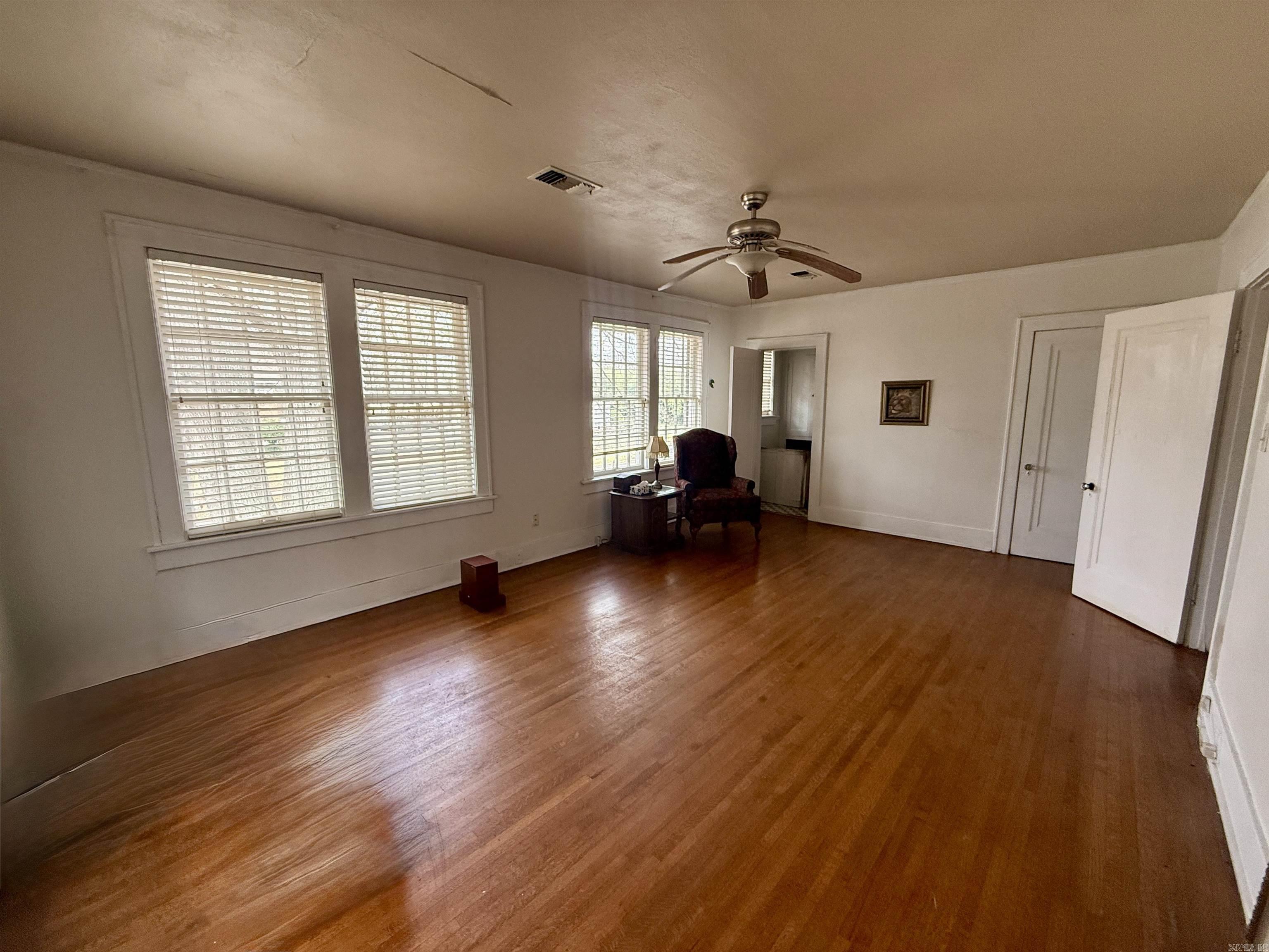 206 Park Pl Property Photo 8