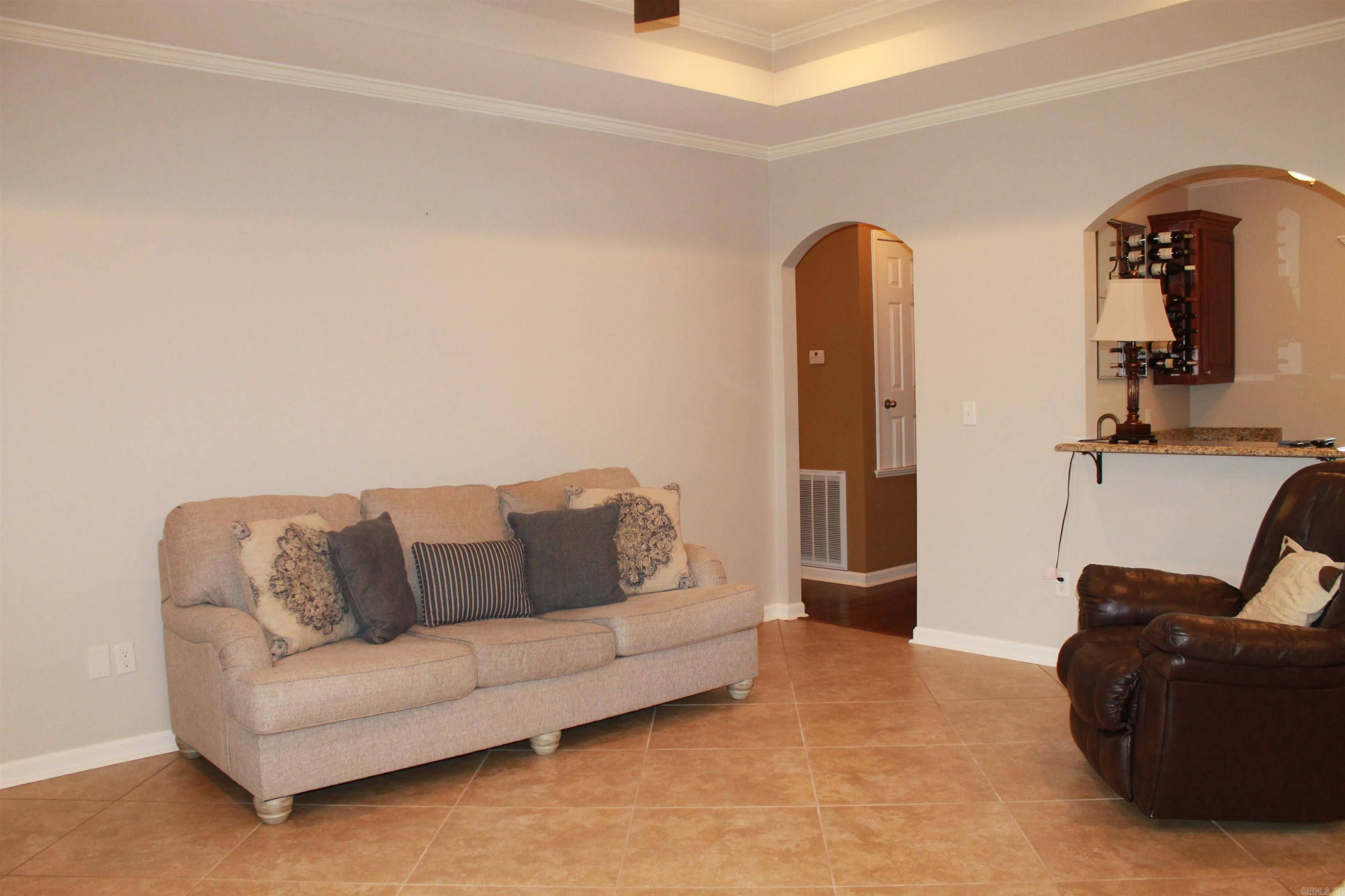464 Augusta Drive Property Photo 3