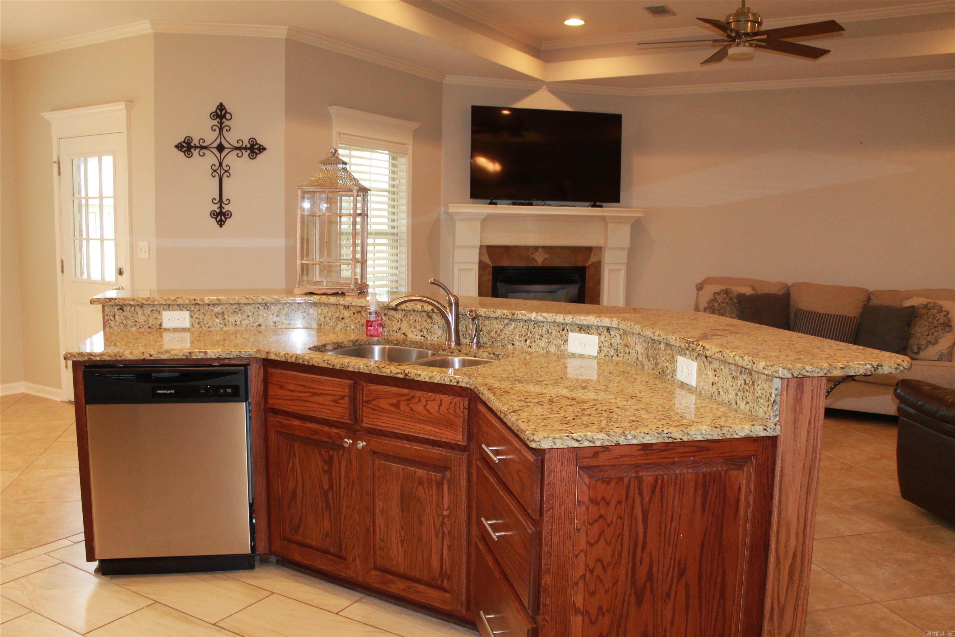 464 Augusta Drive Property Photo 4
