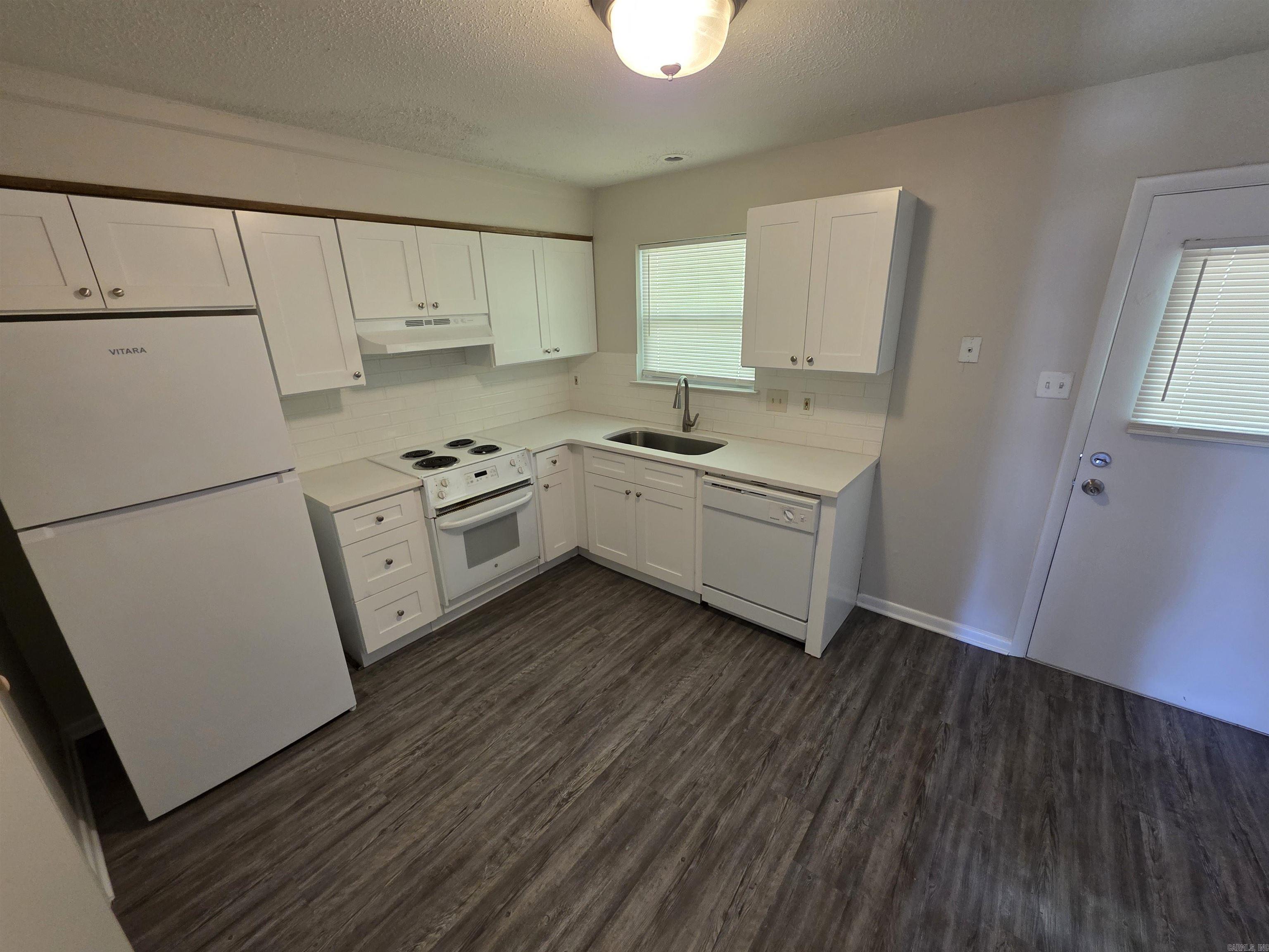 23 E Laramie Drive B Property Photo 3